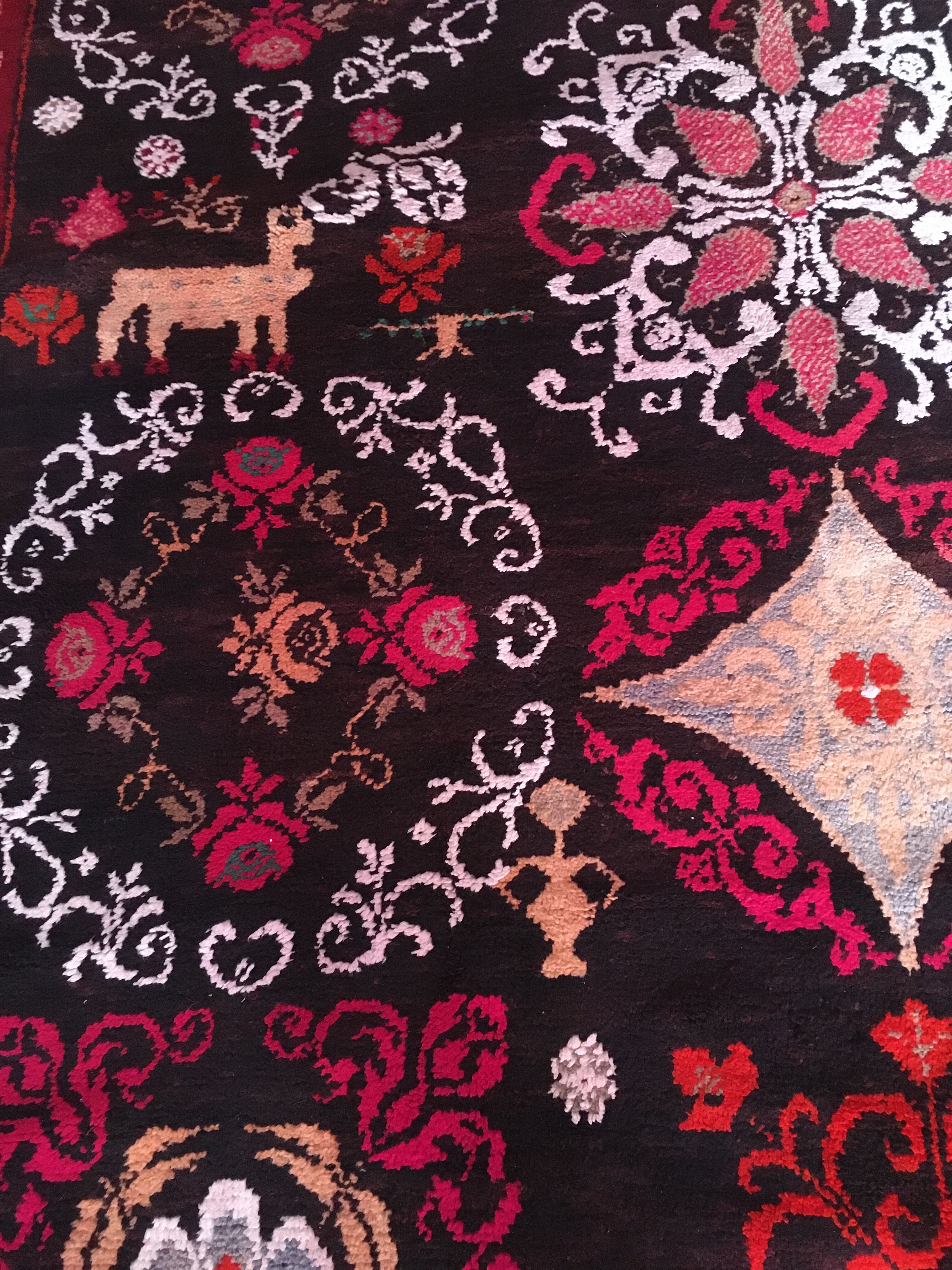 Hand-woven wool carpet