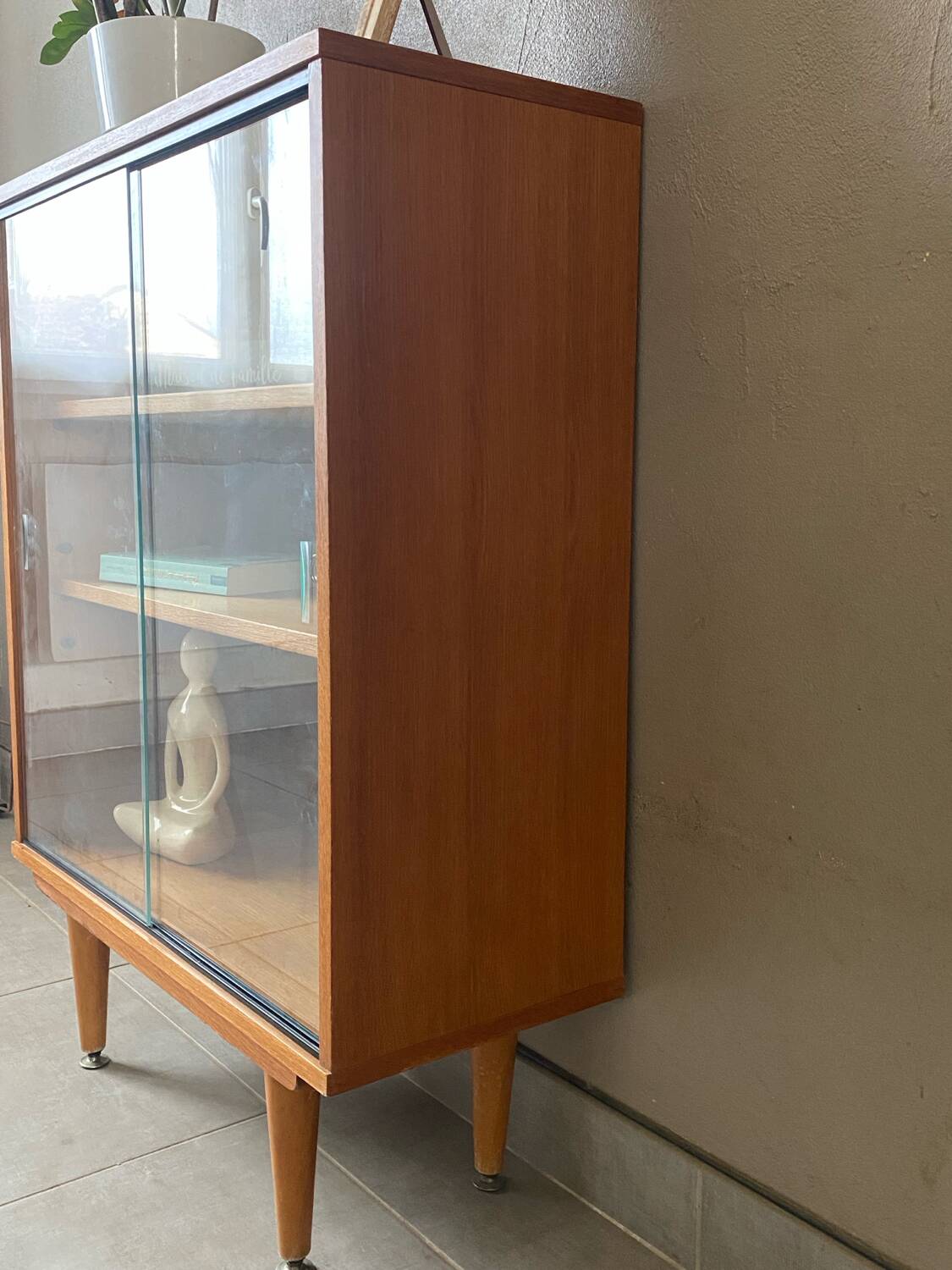 Very beautiful vintage library display case from the 60s