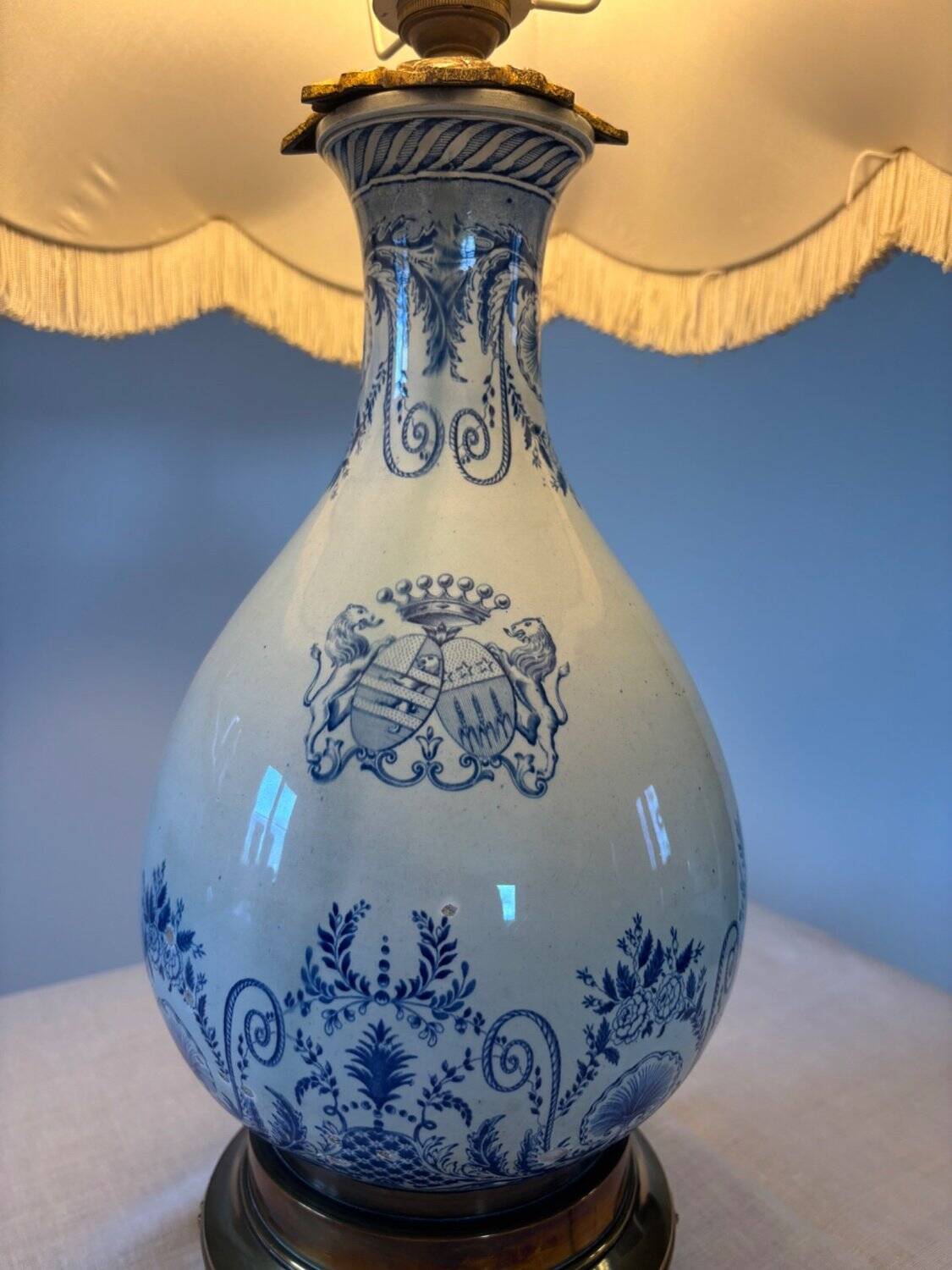 19th-century blue grand feu faience lamp, tripod bronze, fringed lampshade.