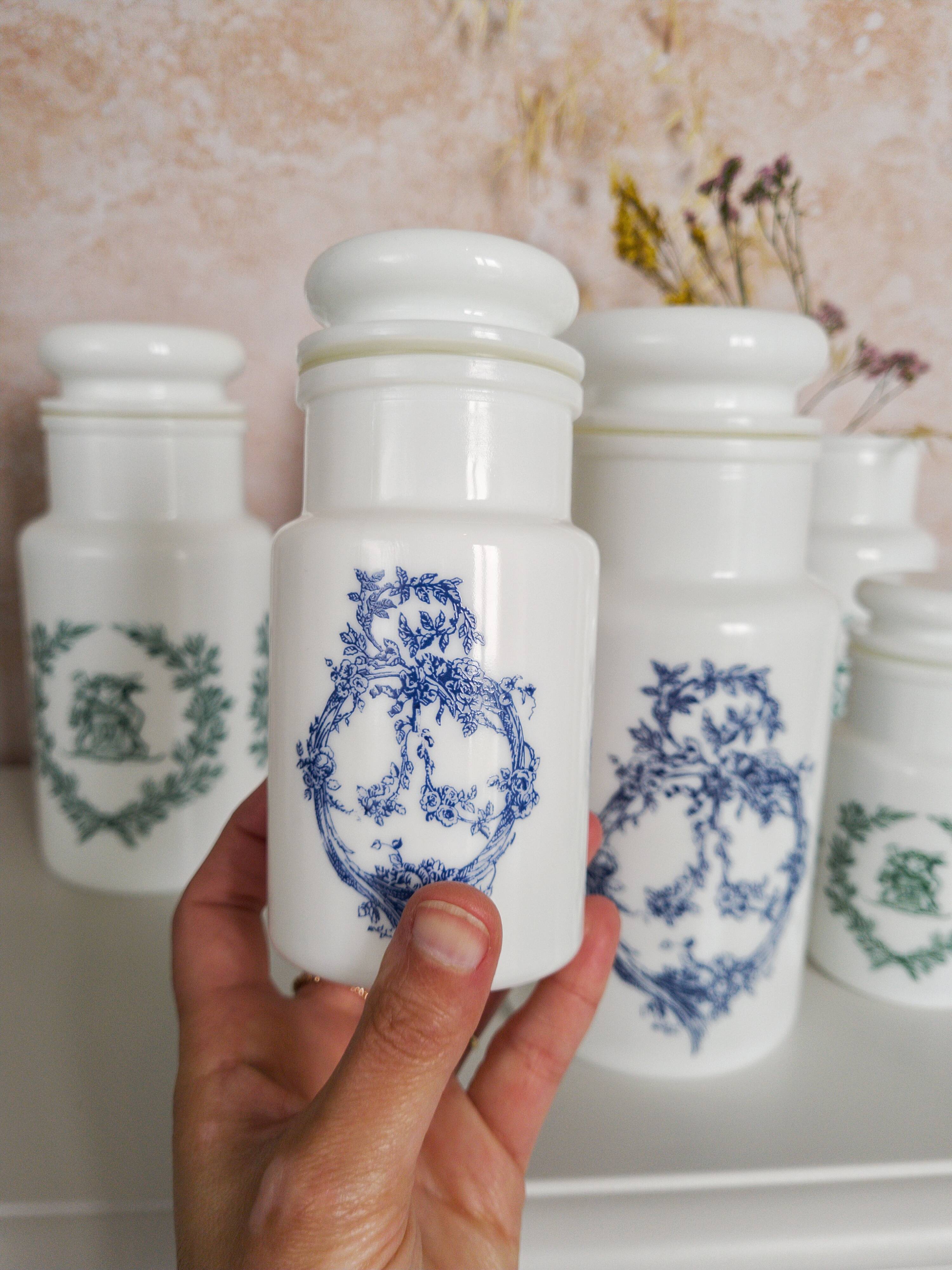 Set of 6 apothecary pots in white opaline 70s