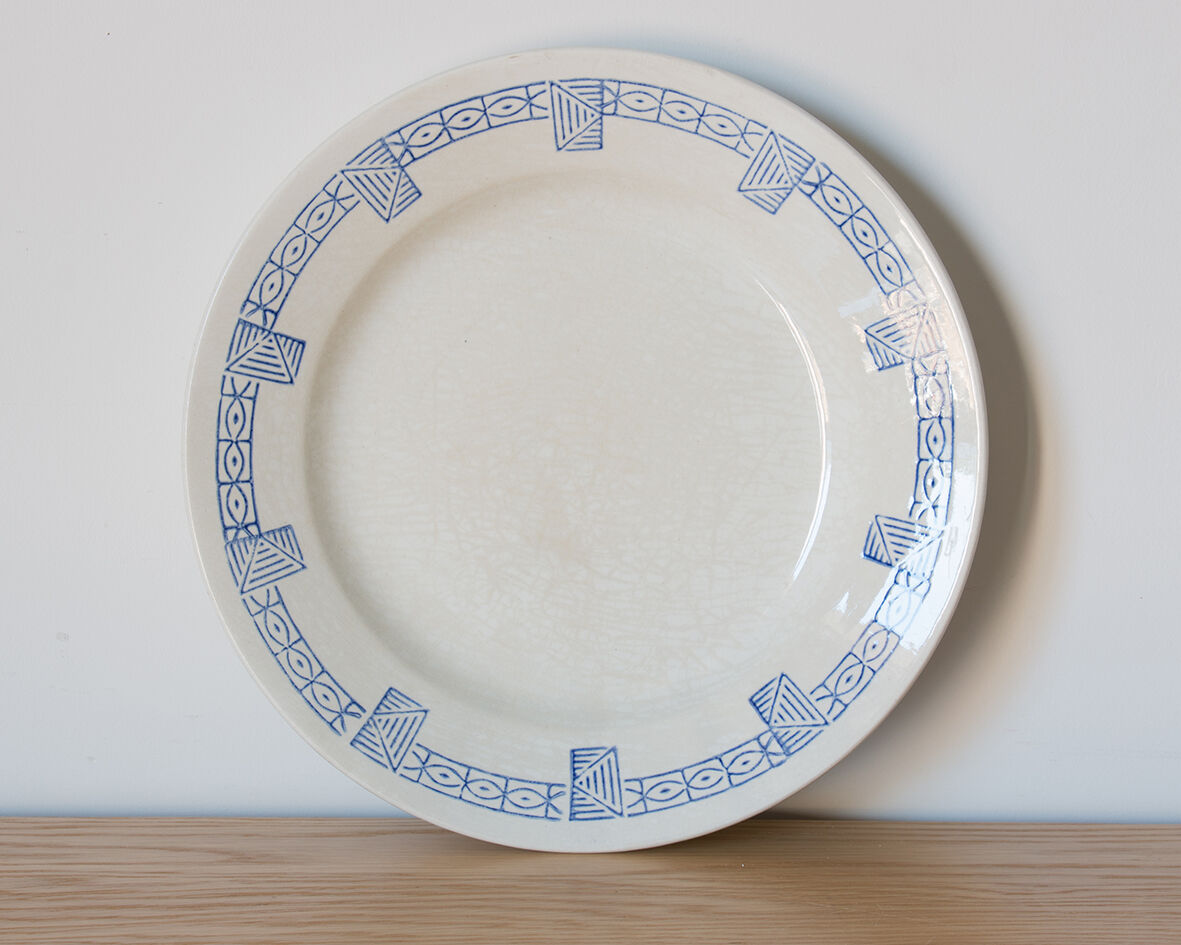 8 old flat plates