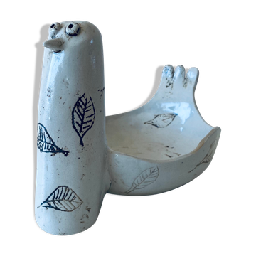 Large empty pocket or cup made of bird ceramic