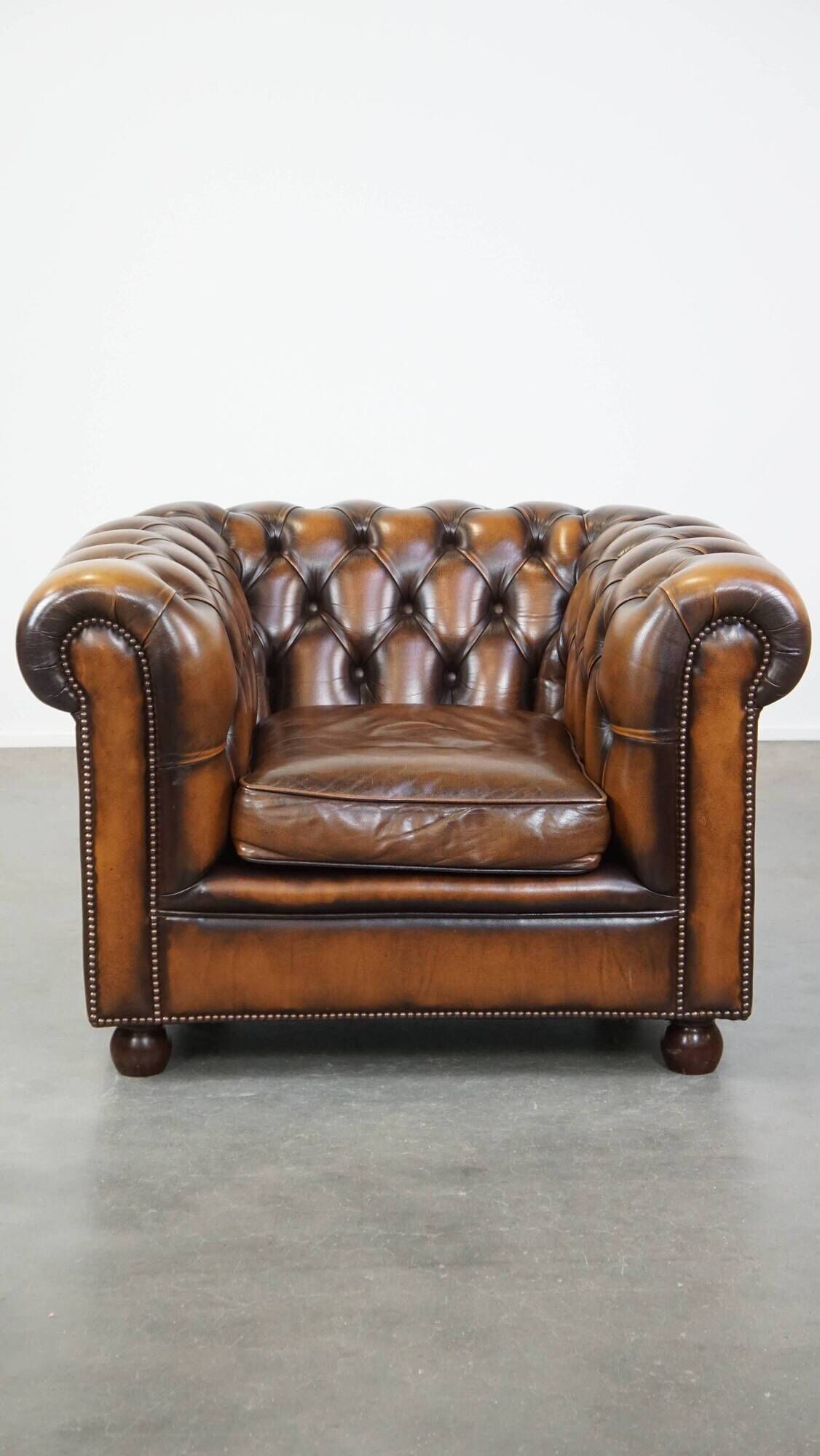 Classic Genuine Leather English Chesterfield Armchair in Good Condition