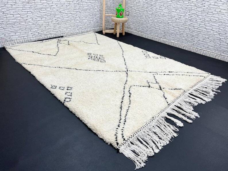 Handmade pure wool beni ourain rug, size 200x300 cm.