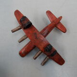 Avion jouet en bois vintage