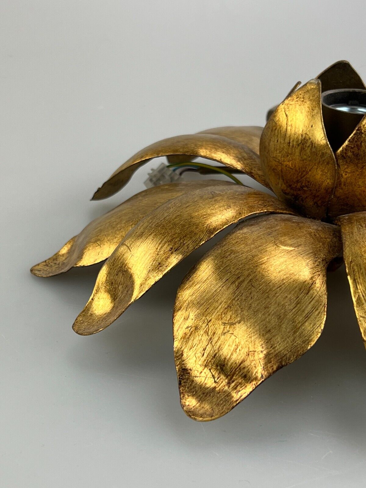 Wall sconce in brass