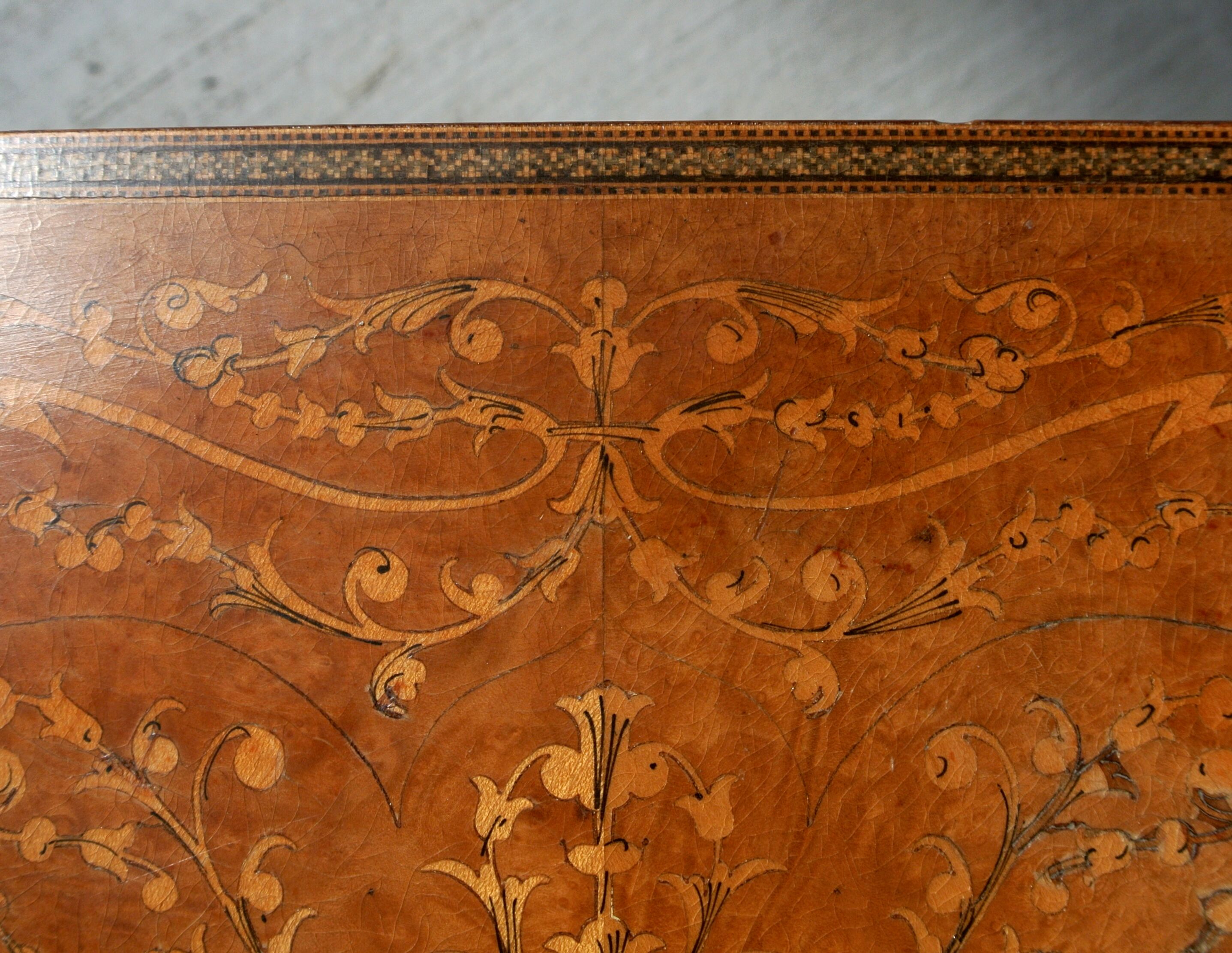Musical coffee table of triangular shape, fruit wood, tray and feet with marquetry décor