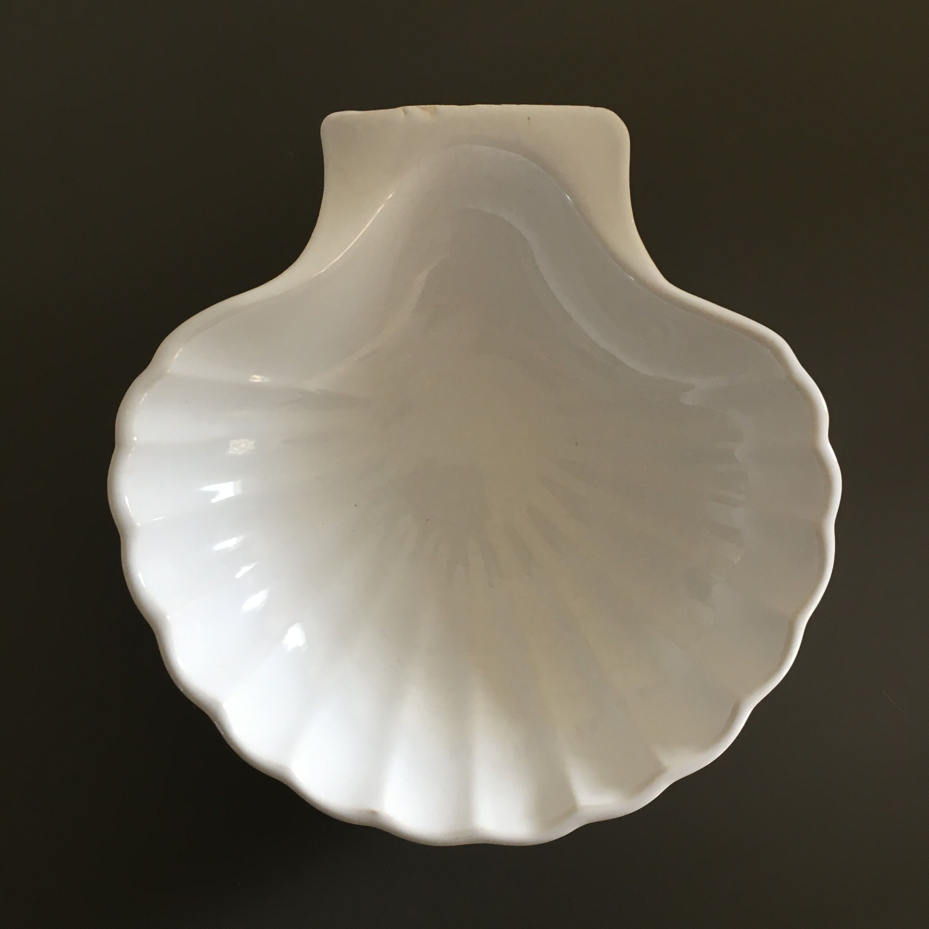 Empty pocket white shell