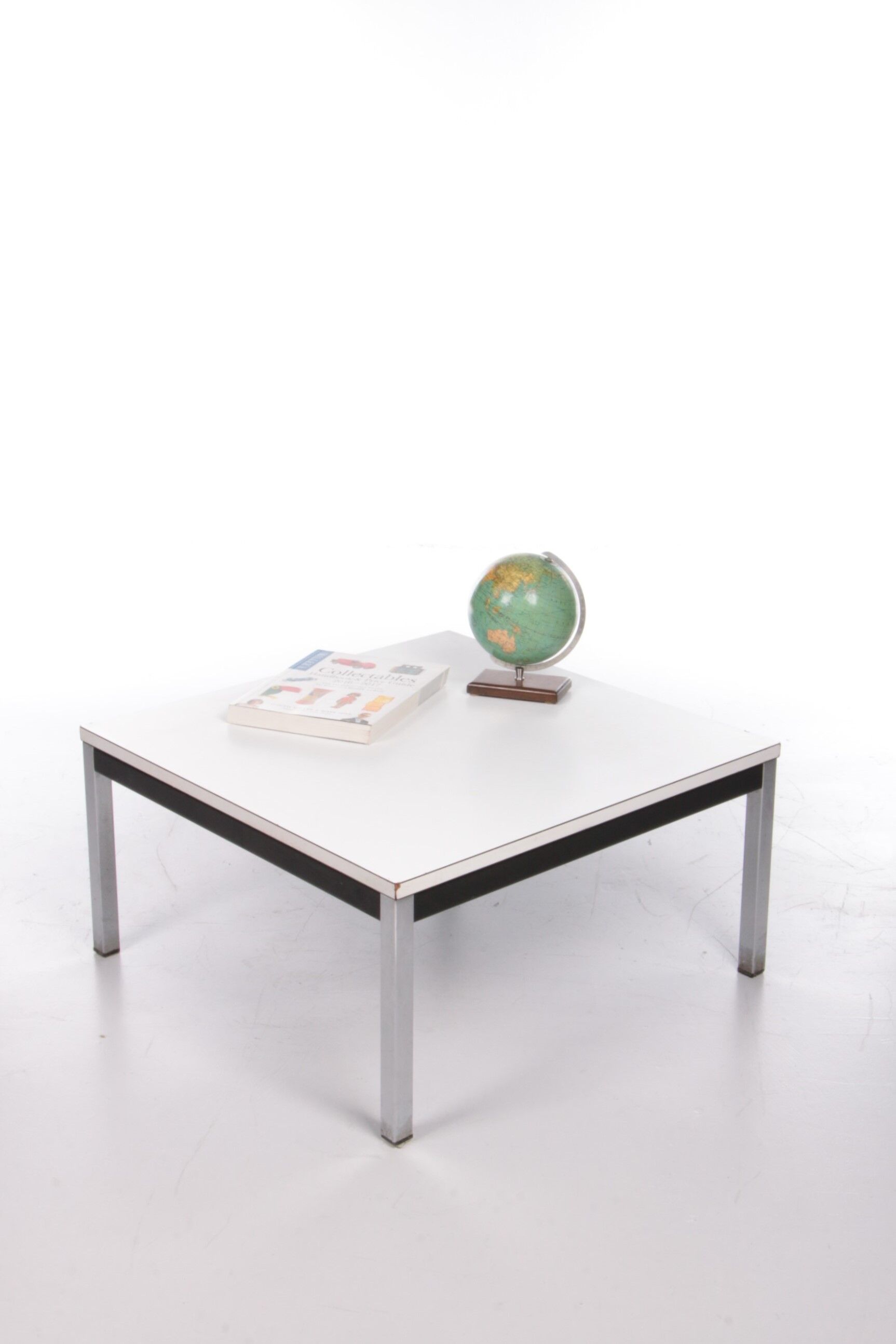 Martin Visser coffee table model TZ 56 7K made by 't Spectrum