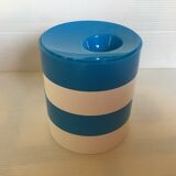 Four round blue and white cockroaches year 70