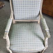 LOUIS XVI STYLE WHITE ARMCHAIR FROM THE 19TH CENTURY REF JE