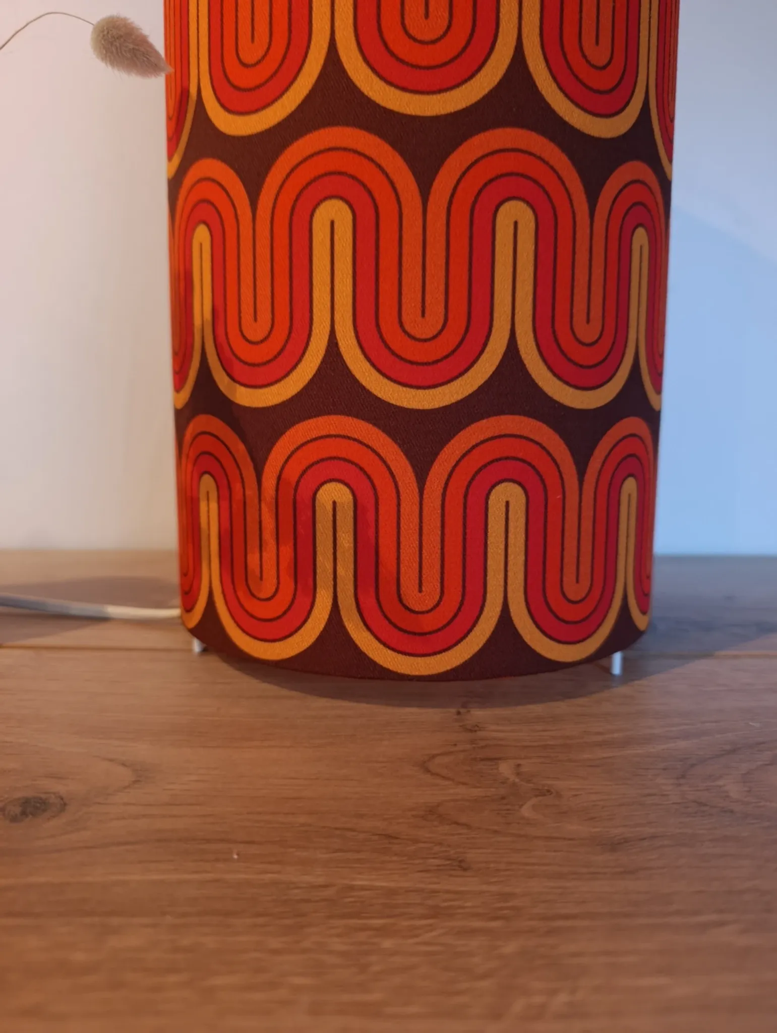 Lampe tube imprimé vagues psychédéliques esprit seventies