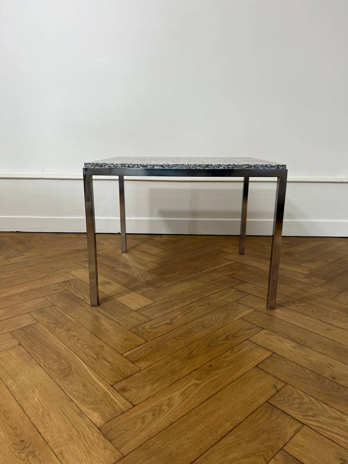 Table basse carré acier chromé et marbre, design année 1970