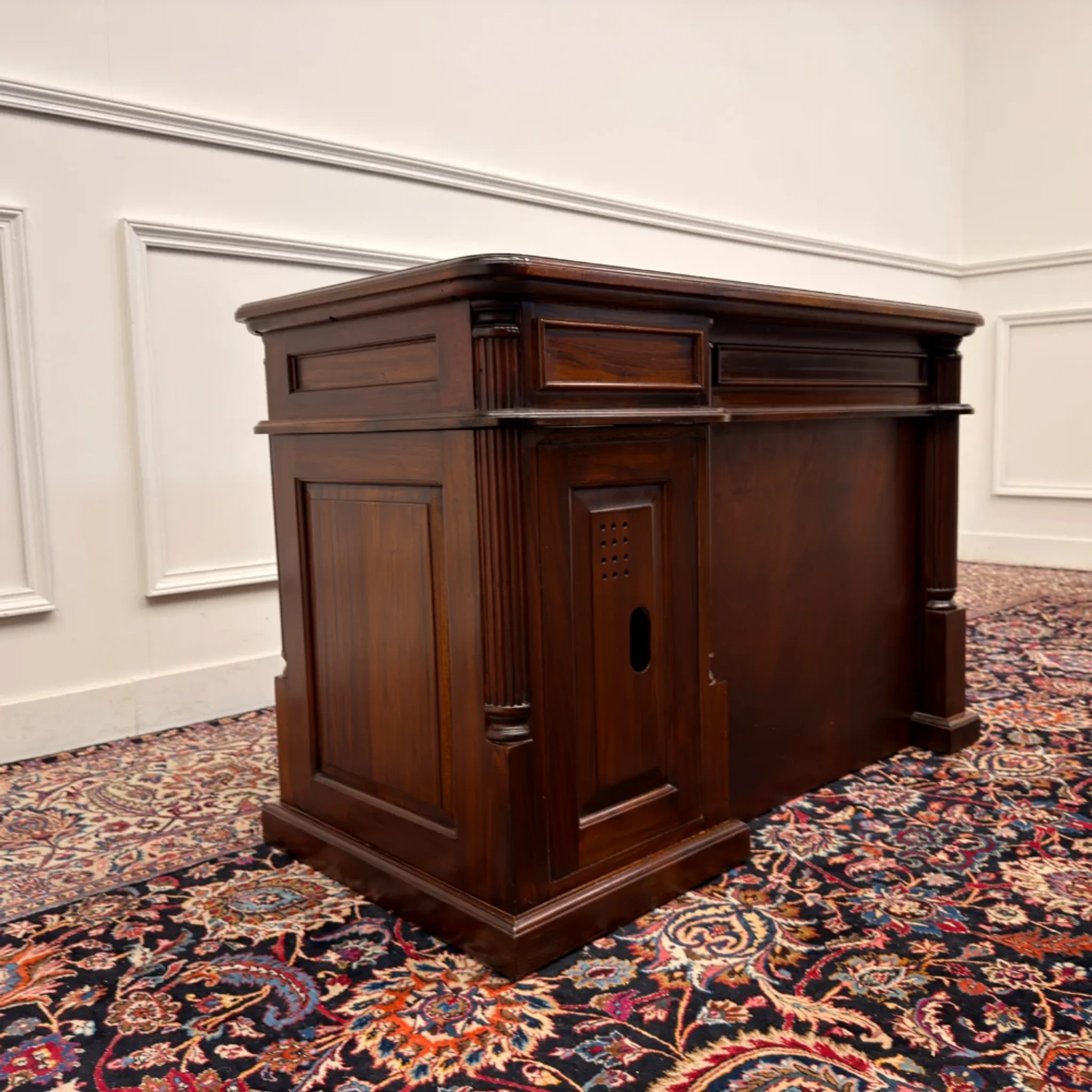 Compact Classic English Desk