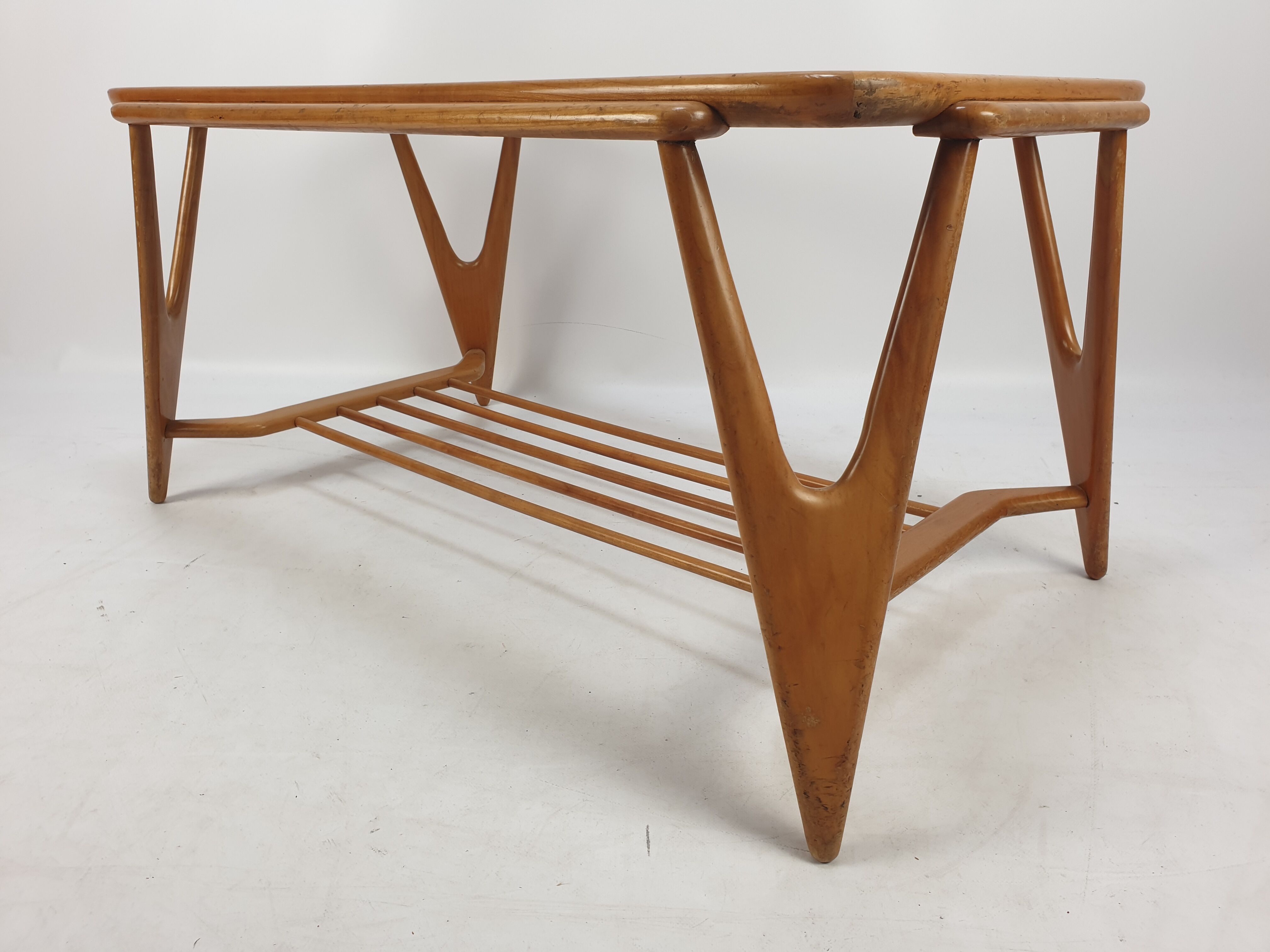 Italian walnut mid-century modern coffee table, 1950s