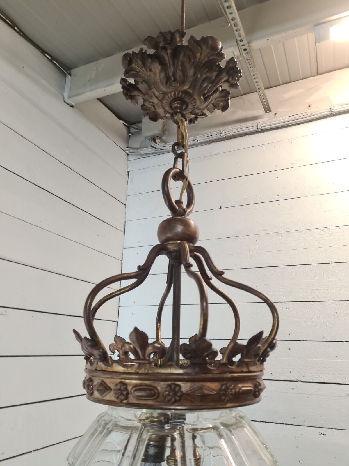Lantern with fleur-de-lys crown in bronze 19th