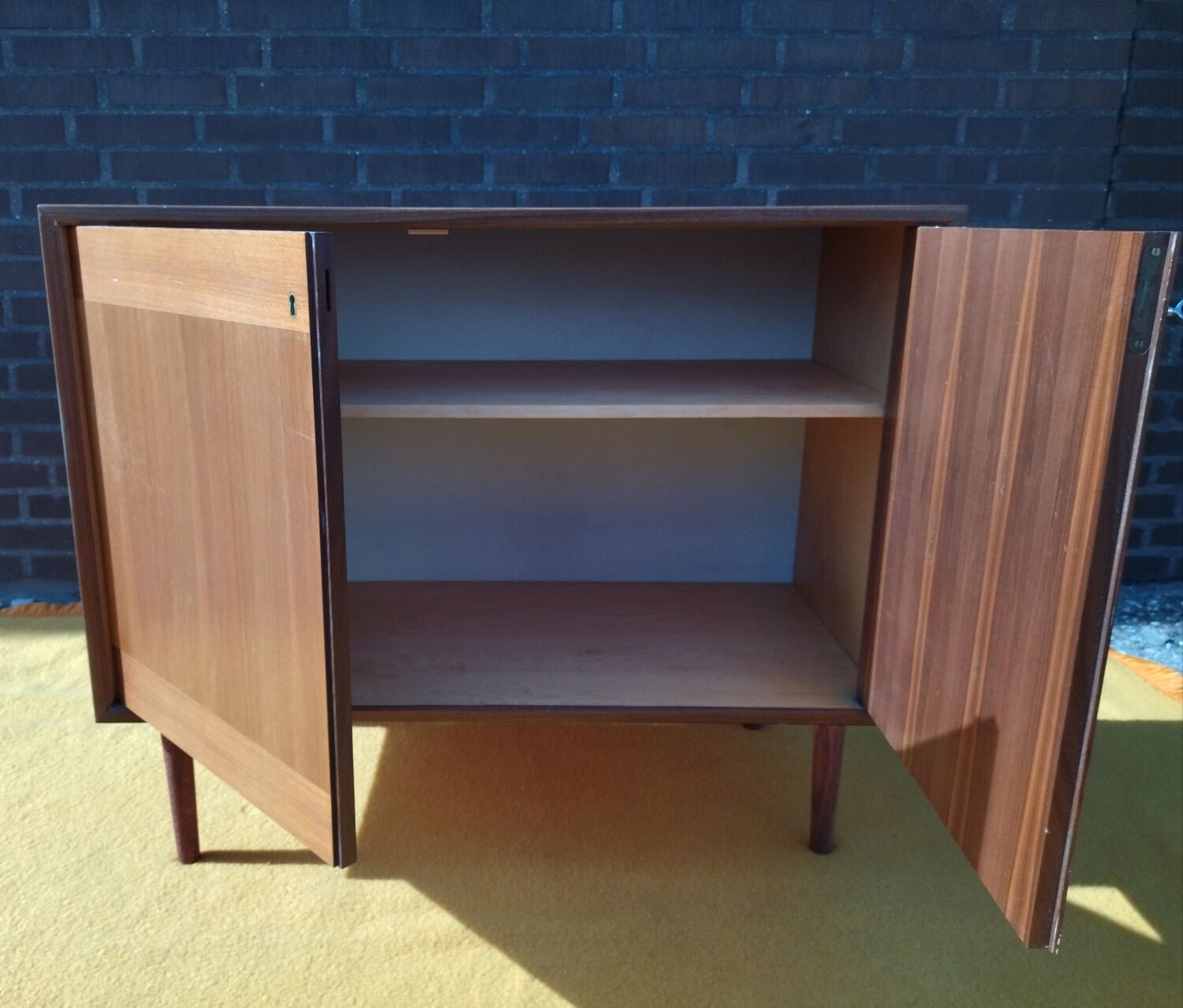 Vintage chest of drawers swing doors