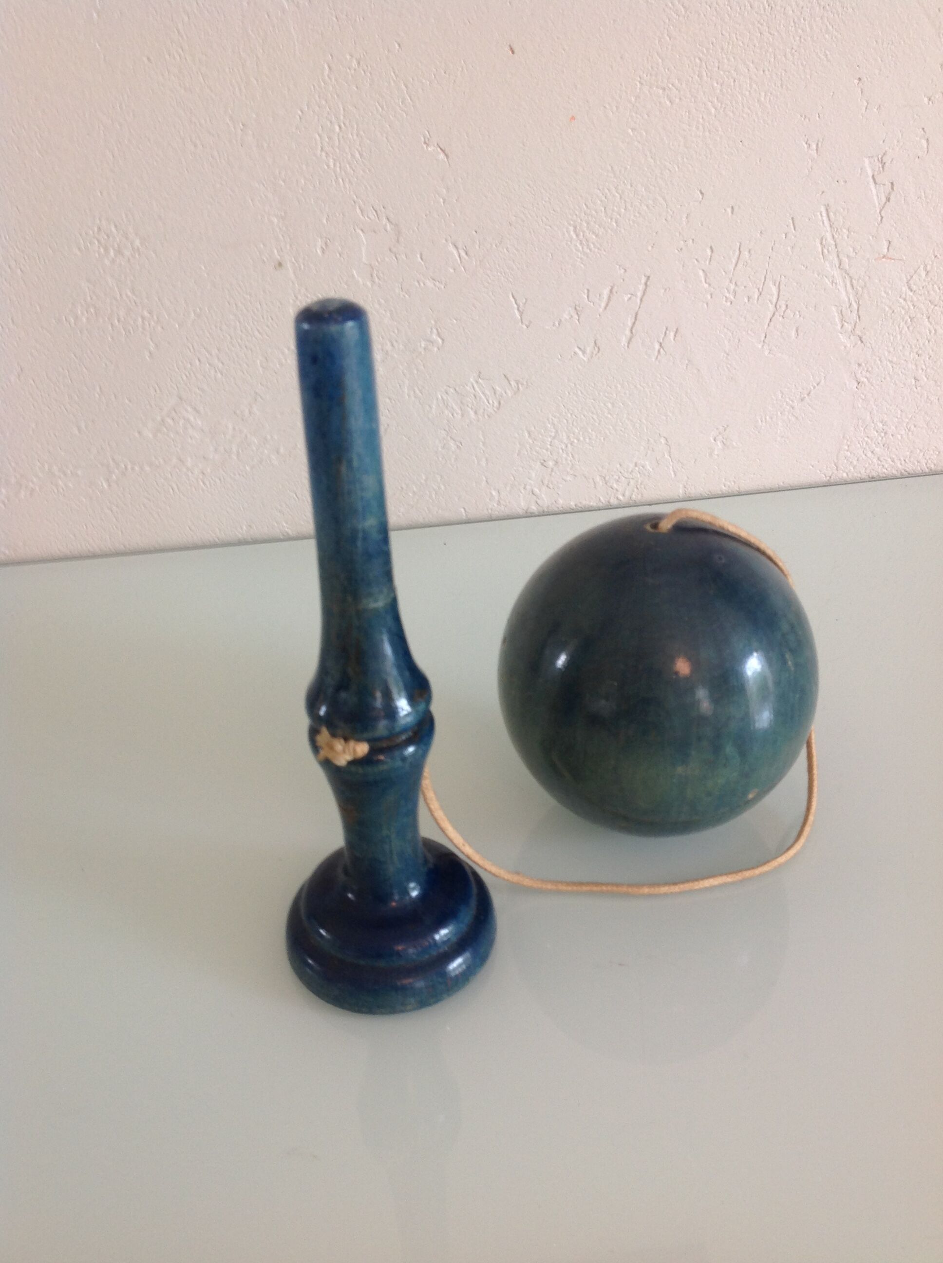 Former wooden blue bilboquet