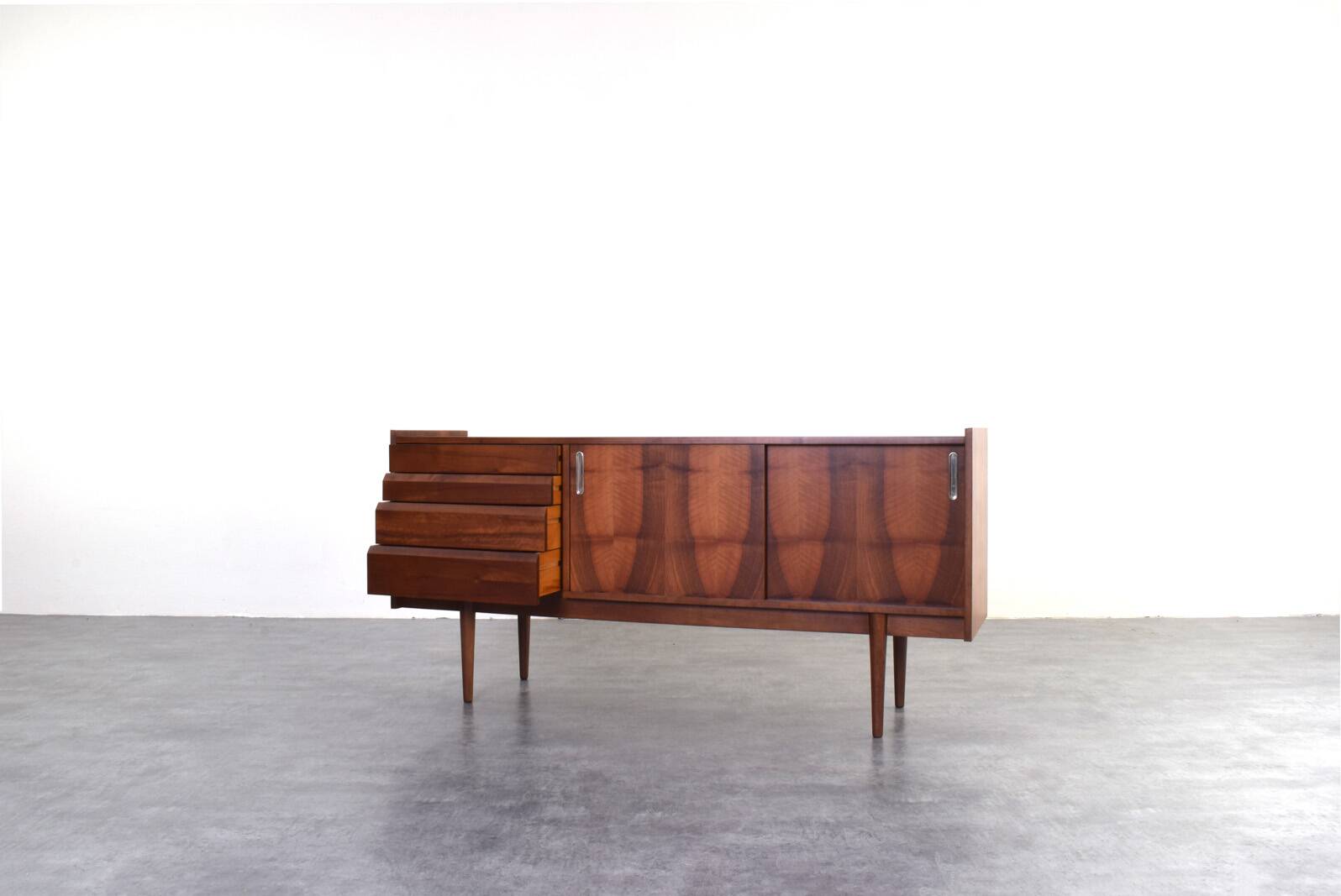 Mid-Century Polish Walnut Sideboard from Bytomskie Fabryki Mebli, 1960s.