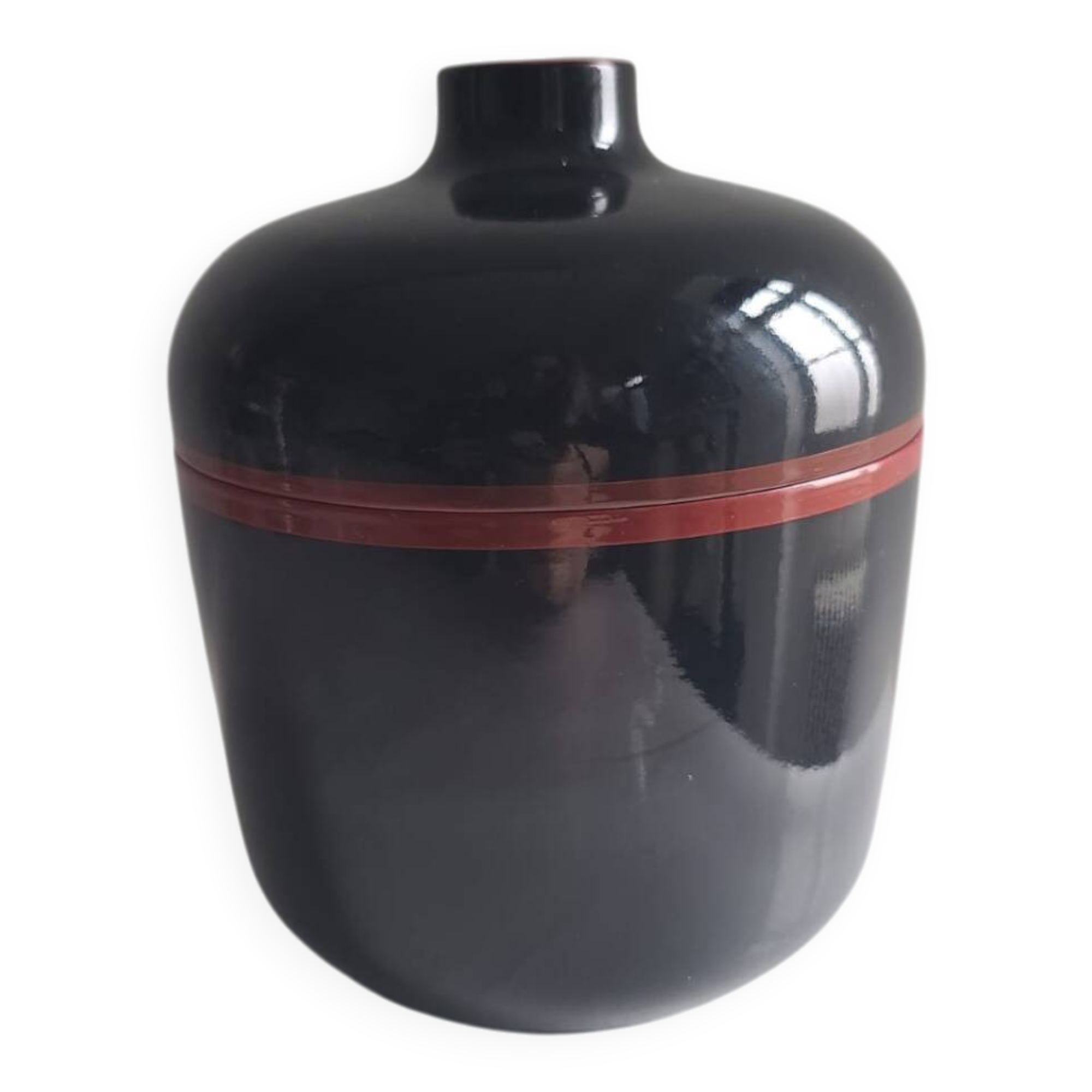 Black and red lacquered ice cube tray in a slightly tipsy Japanese style #POMR