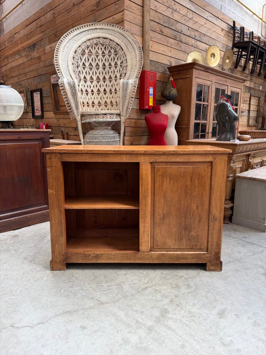 Oak counter from the 1950s