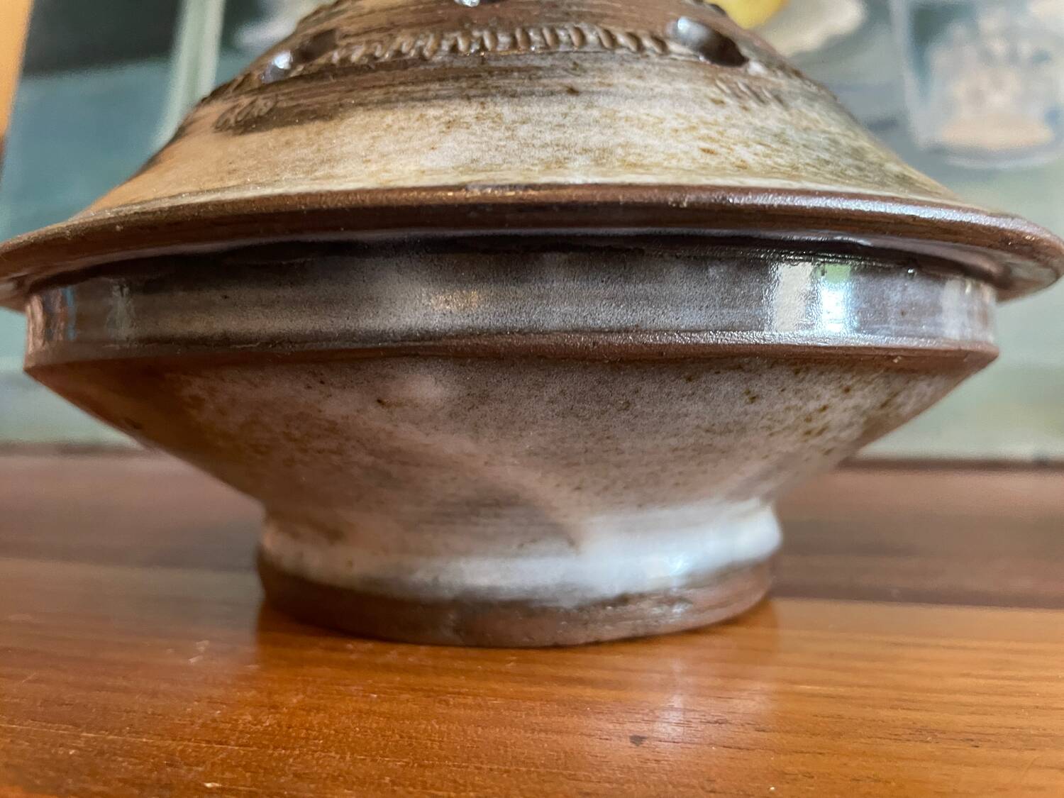 Stoneware flower vase sign