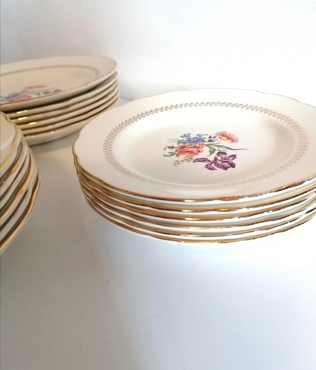 Gien Florence earthenware plate service / flowery crockery