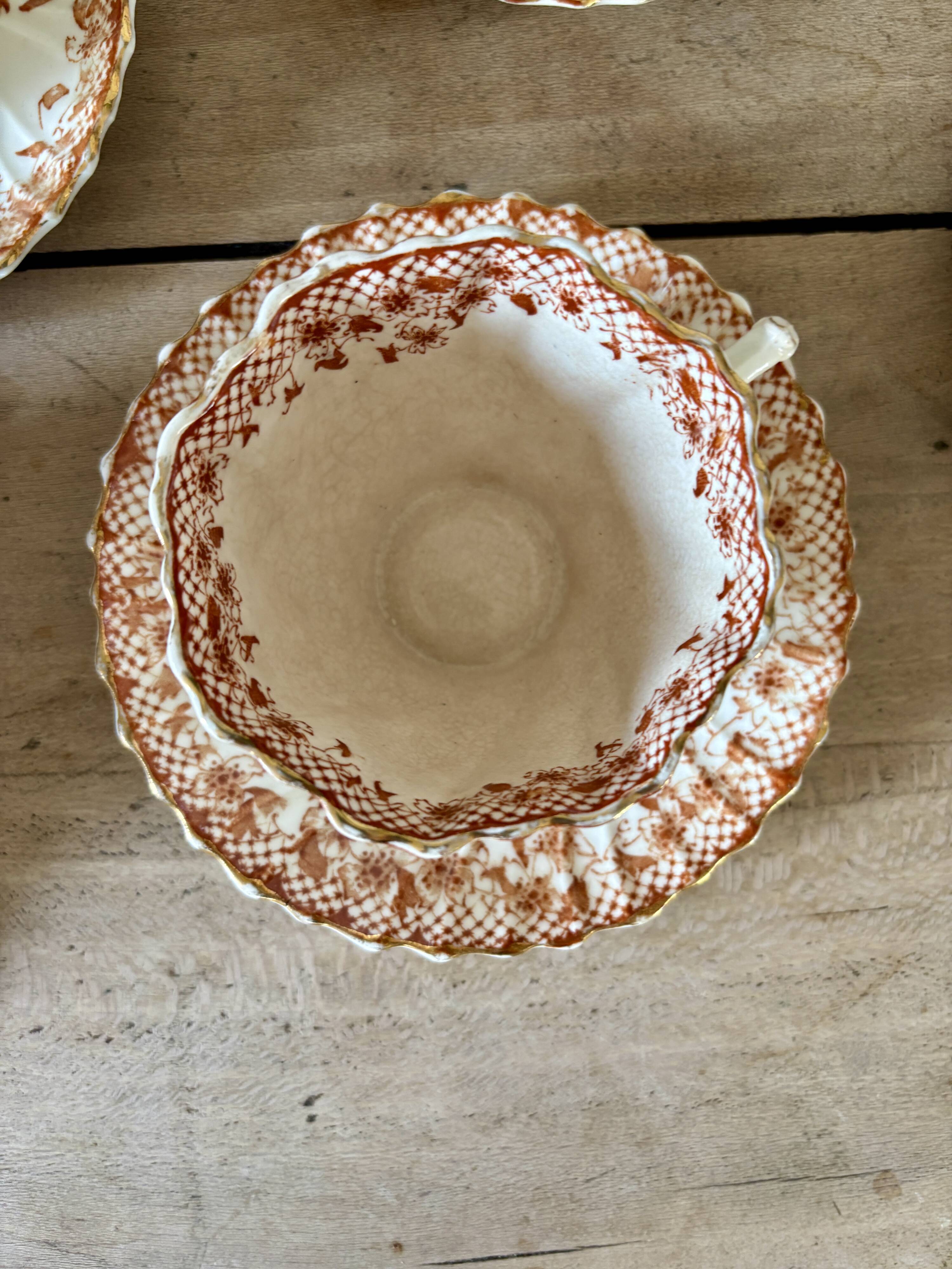 Lot de 9 tasses à thé ou café et le pot à lait en porcelaine fine Anglaise - Royal Albert