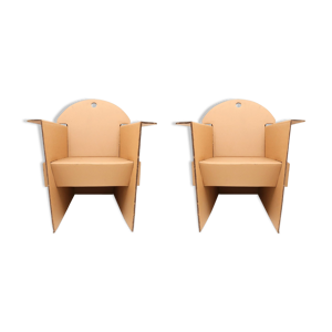 Fauteuils en carton par Olivier