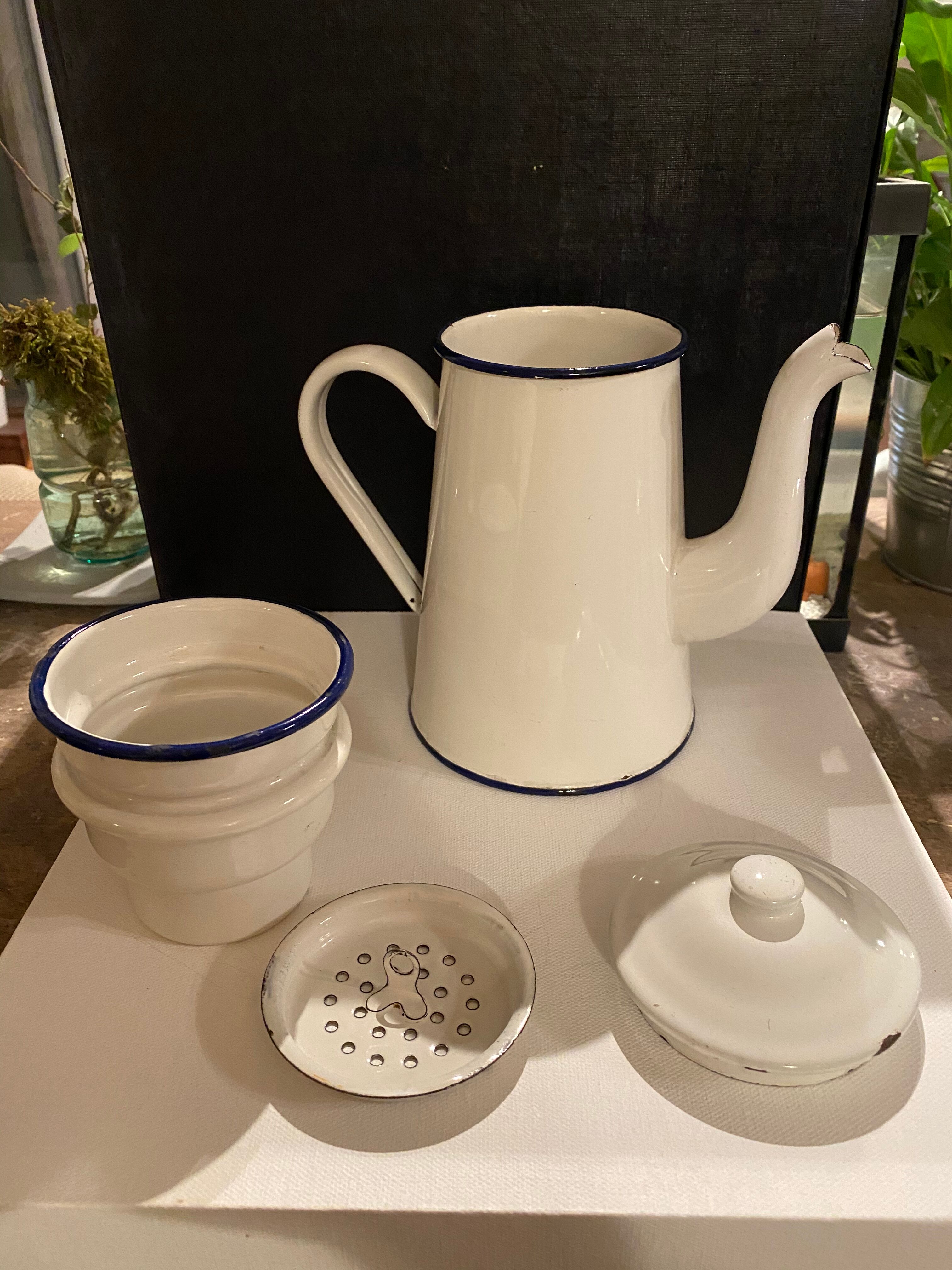 Enamelled coffee maker