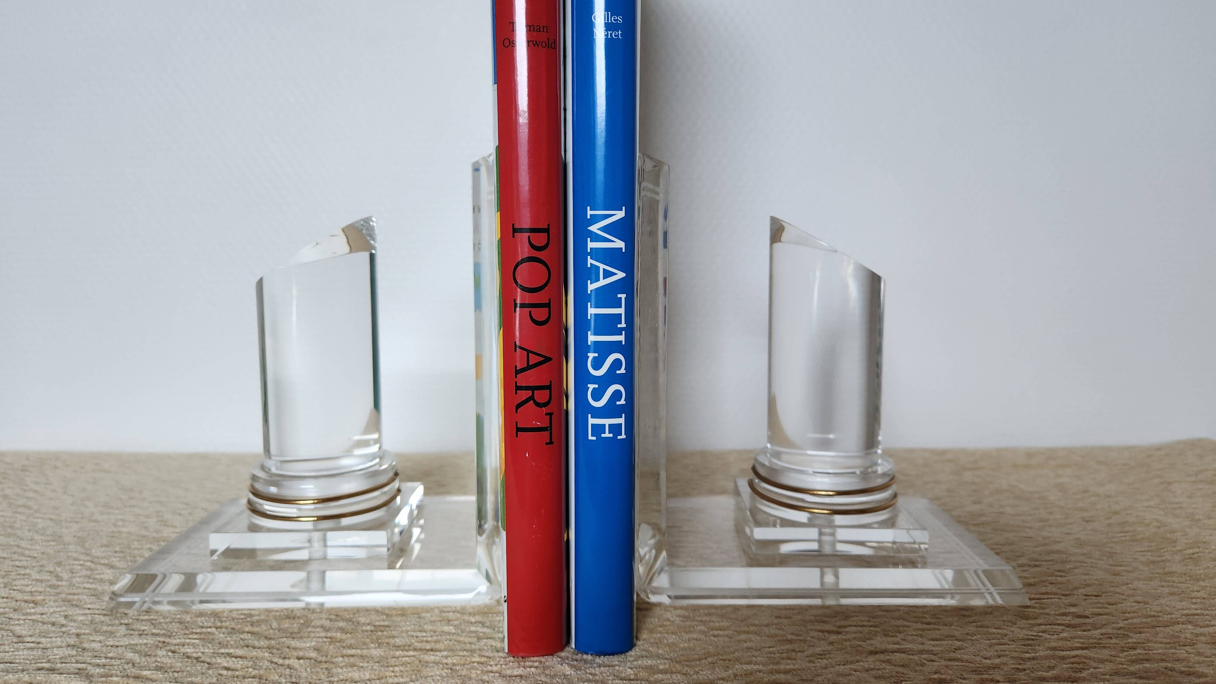 Pair of column bookends in plexiglass and gold metal, 1980s design.
