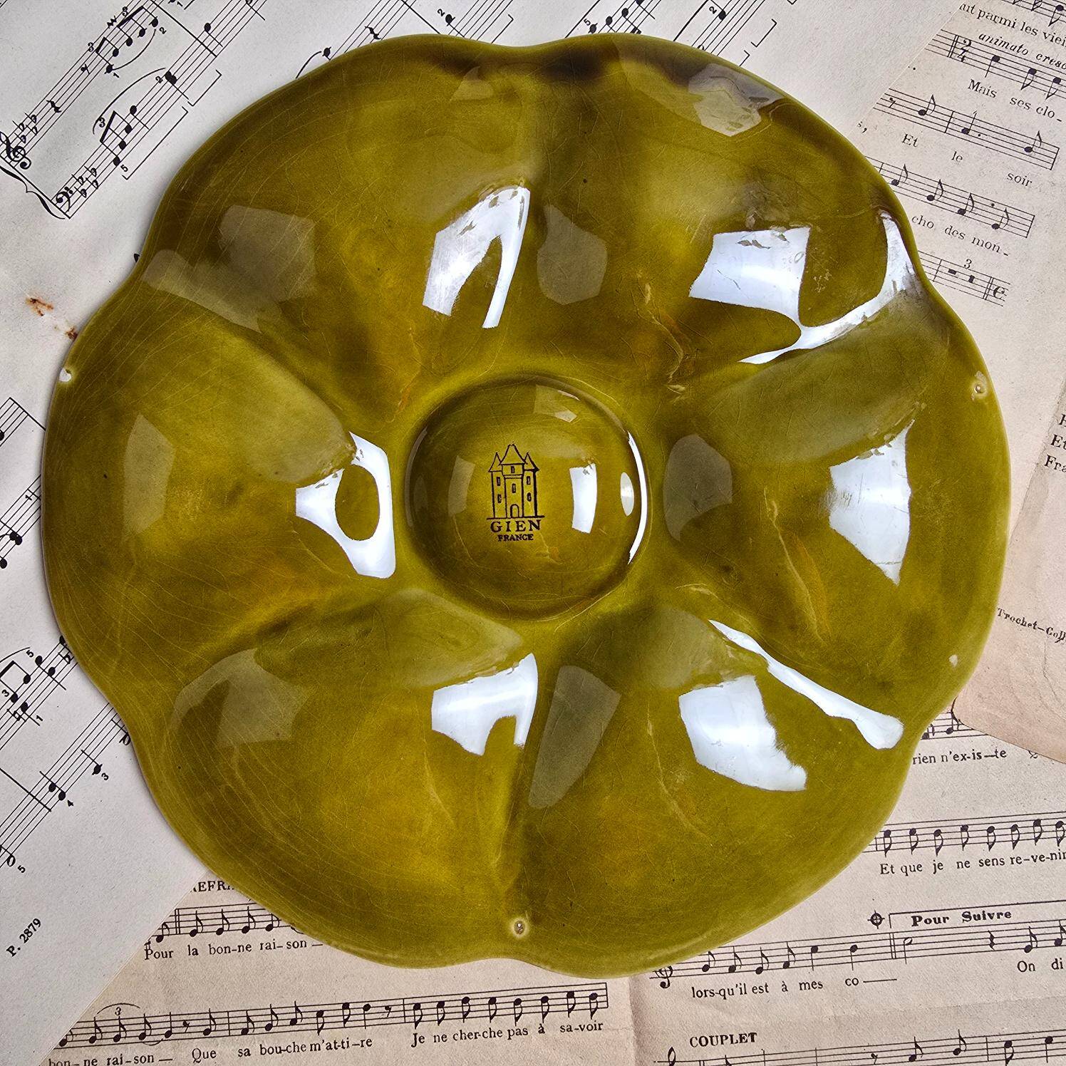 Set of 8 Gien oyster plates – Olive green