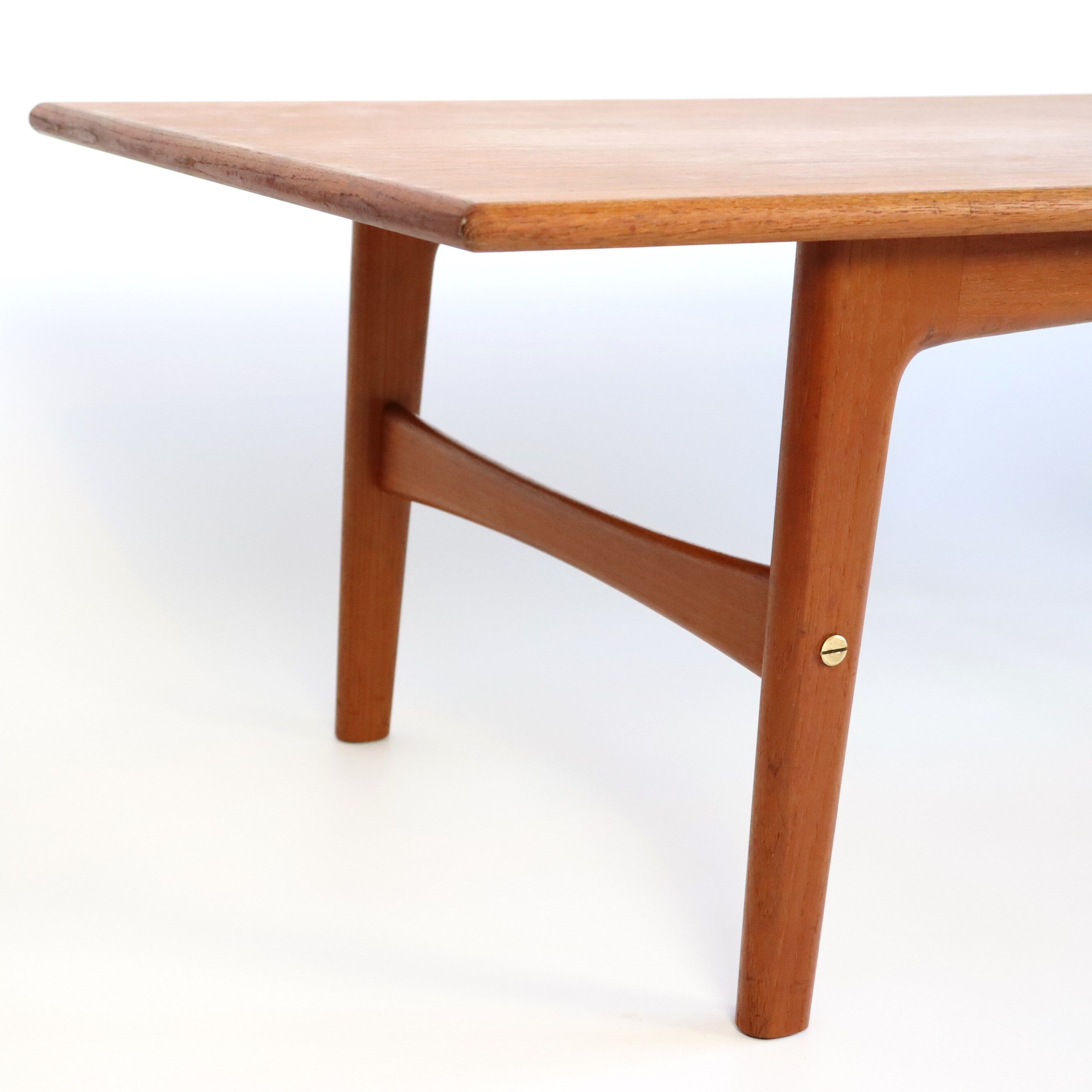 Table basse en teck scandinave