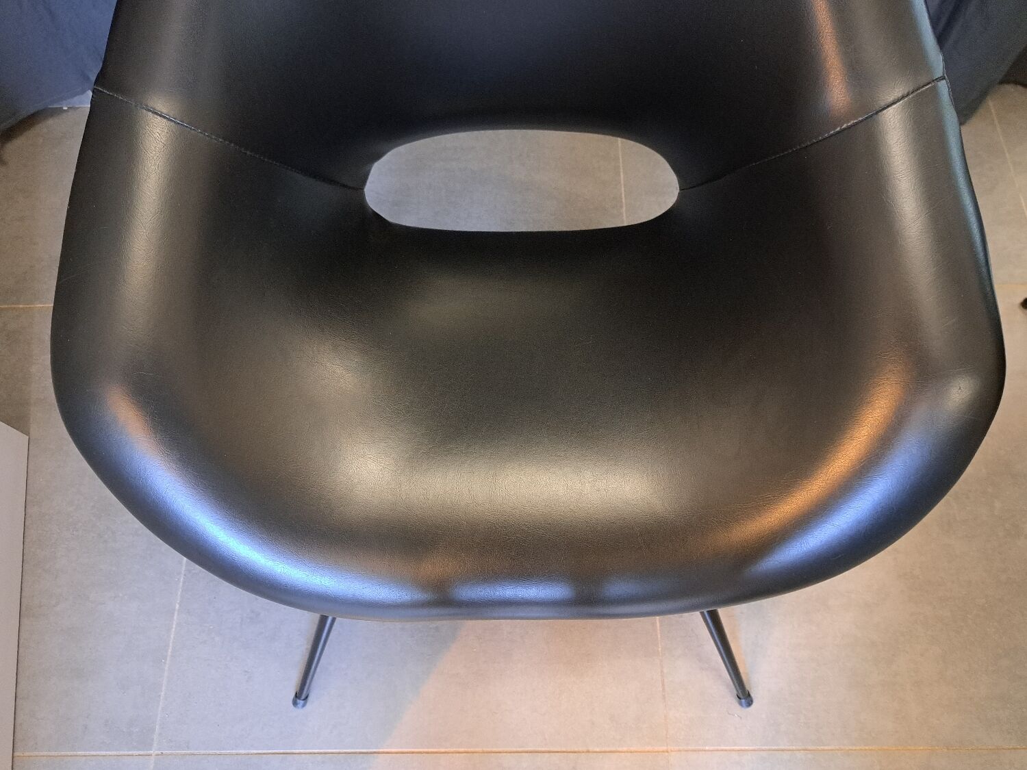 Pair of armchairs in skaï and black steel