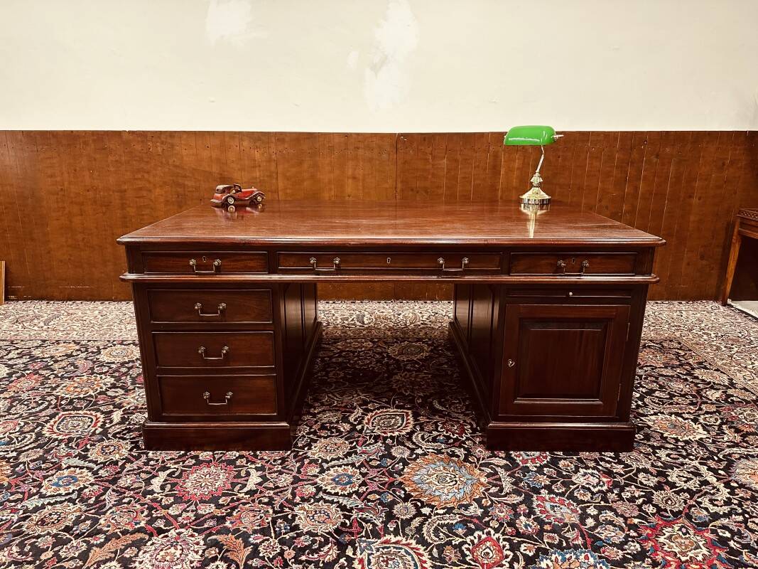 Large Classic English Desk Partnerdesk
