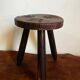 Tabouret tripode en bois sculpté