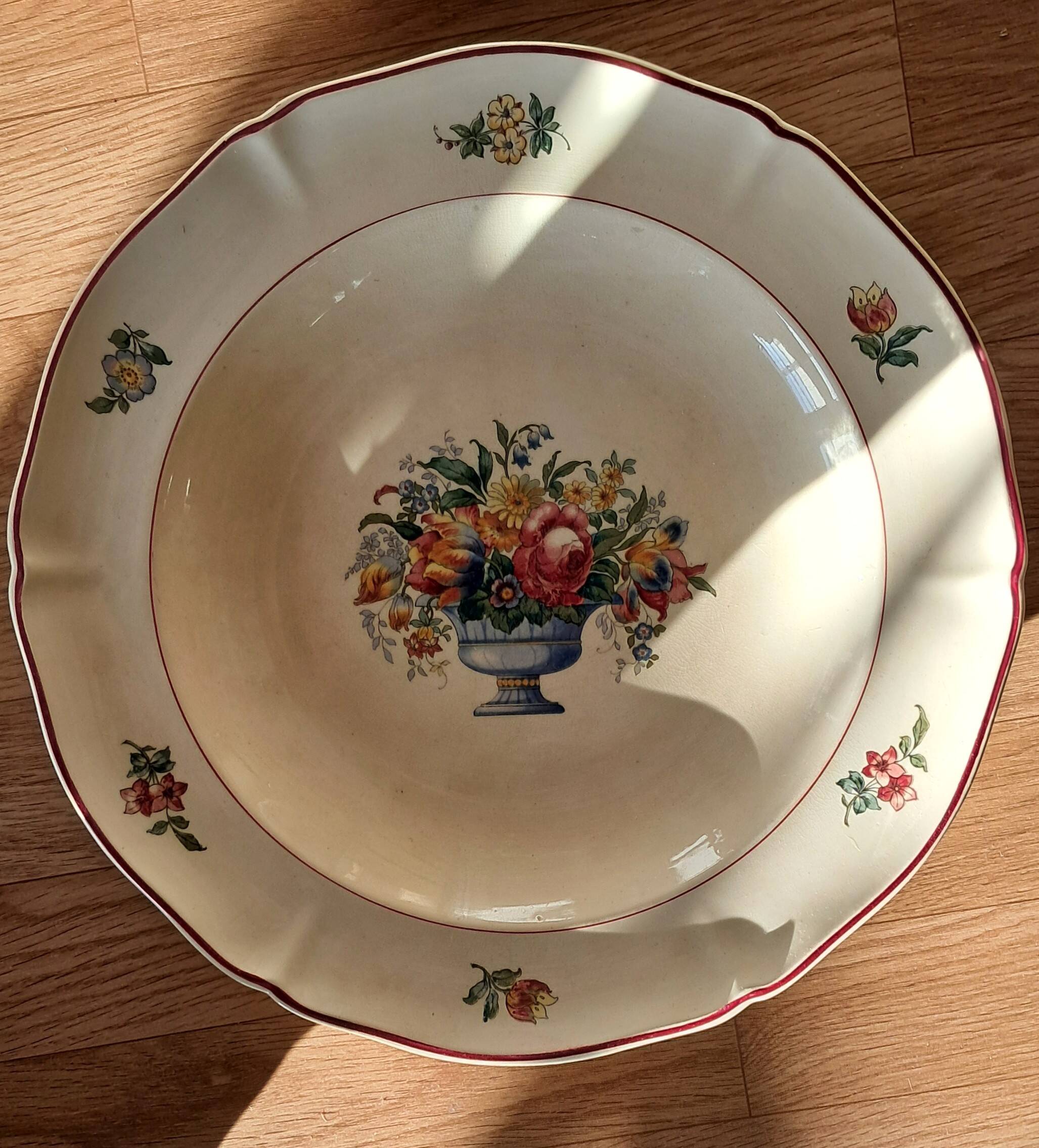 Two Villeroy & Boch porcelain dishes in the Floralia model.