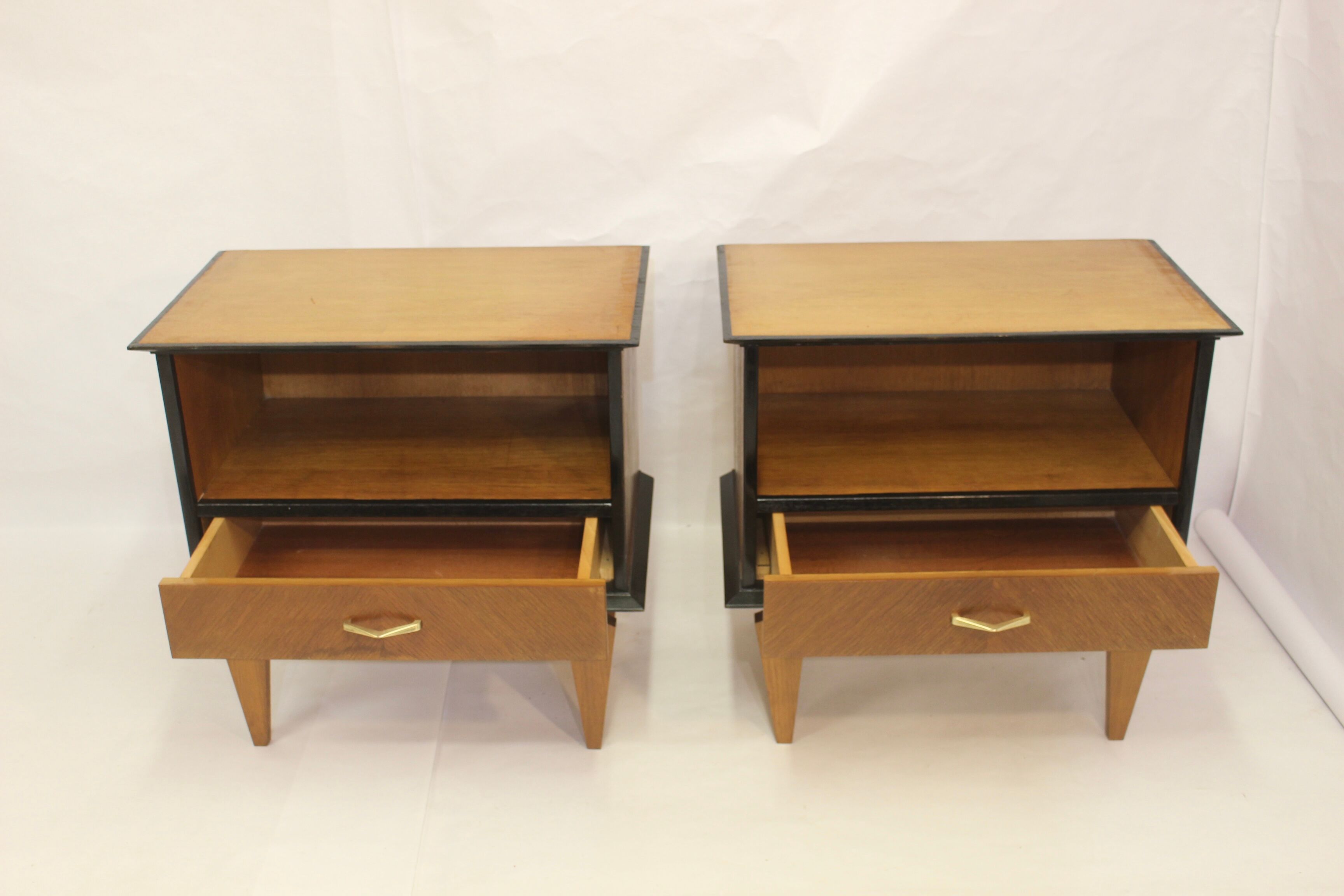 Pair of vintage bedside tables in oak veneer, 1960