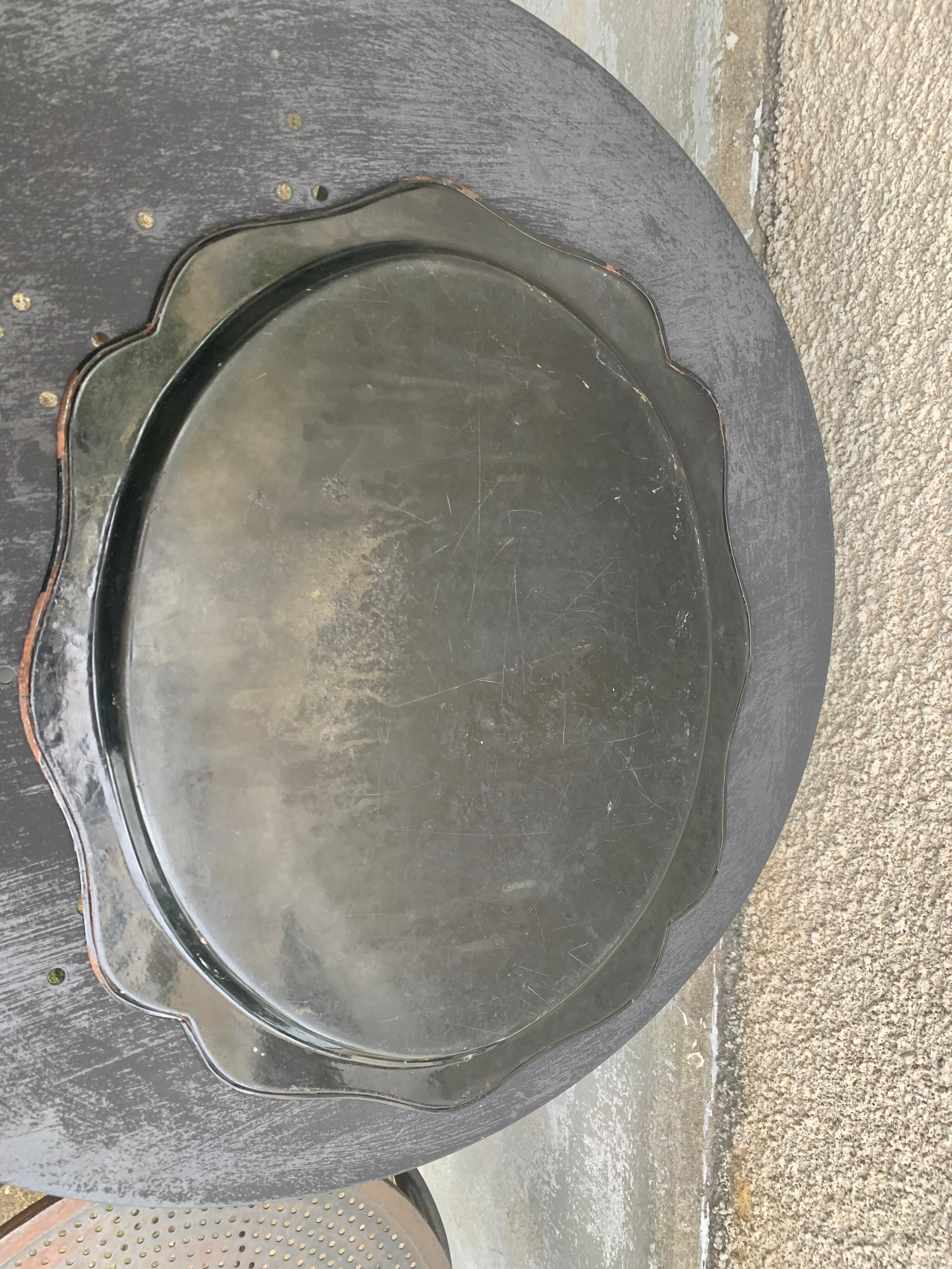 Bohemian and folkloric tray hand-painted flowers on a black metal background