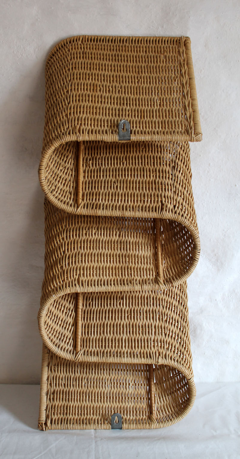 Shelf rattan