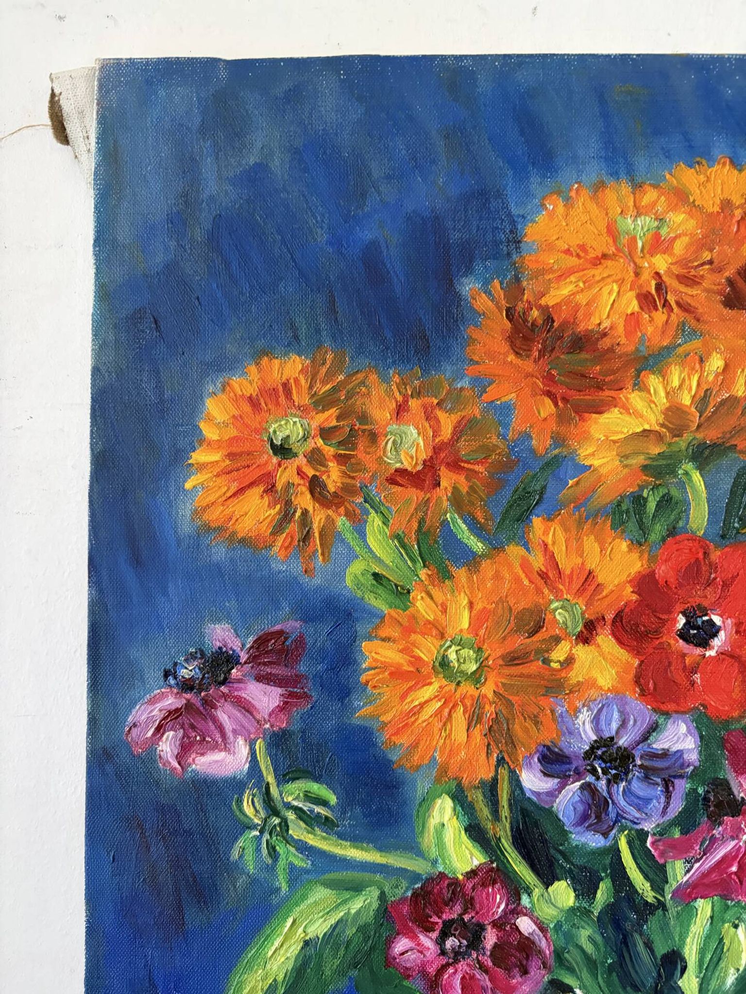 Anemones and marigolds, oil on canvas signed Gisèle Renaut.