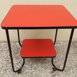 Red side table in Skaï
