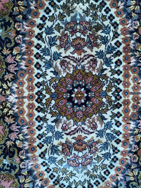 Large Persian style rug 202x300 cm