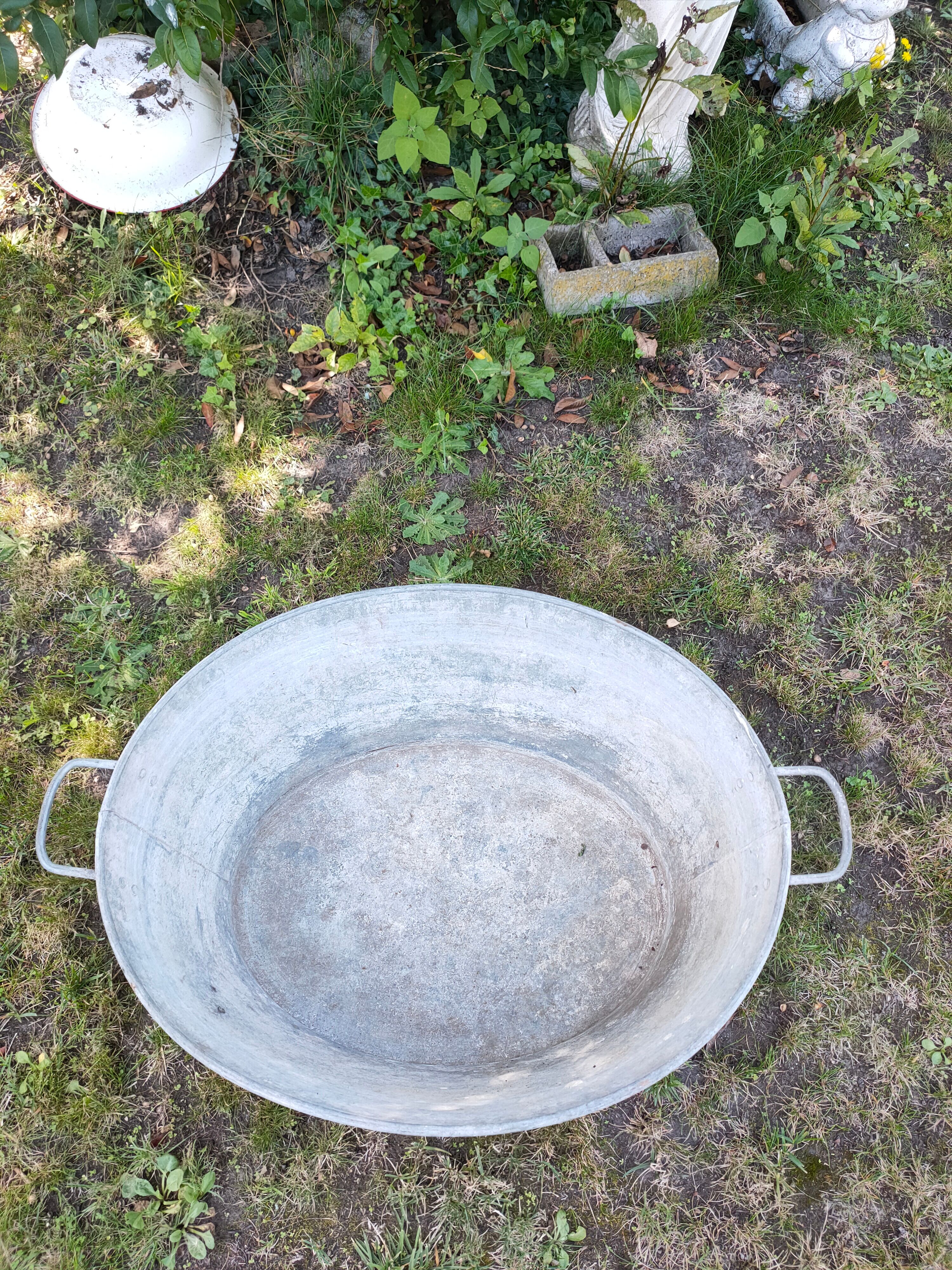 Old oval zinc basin