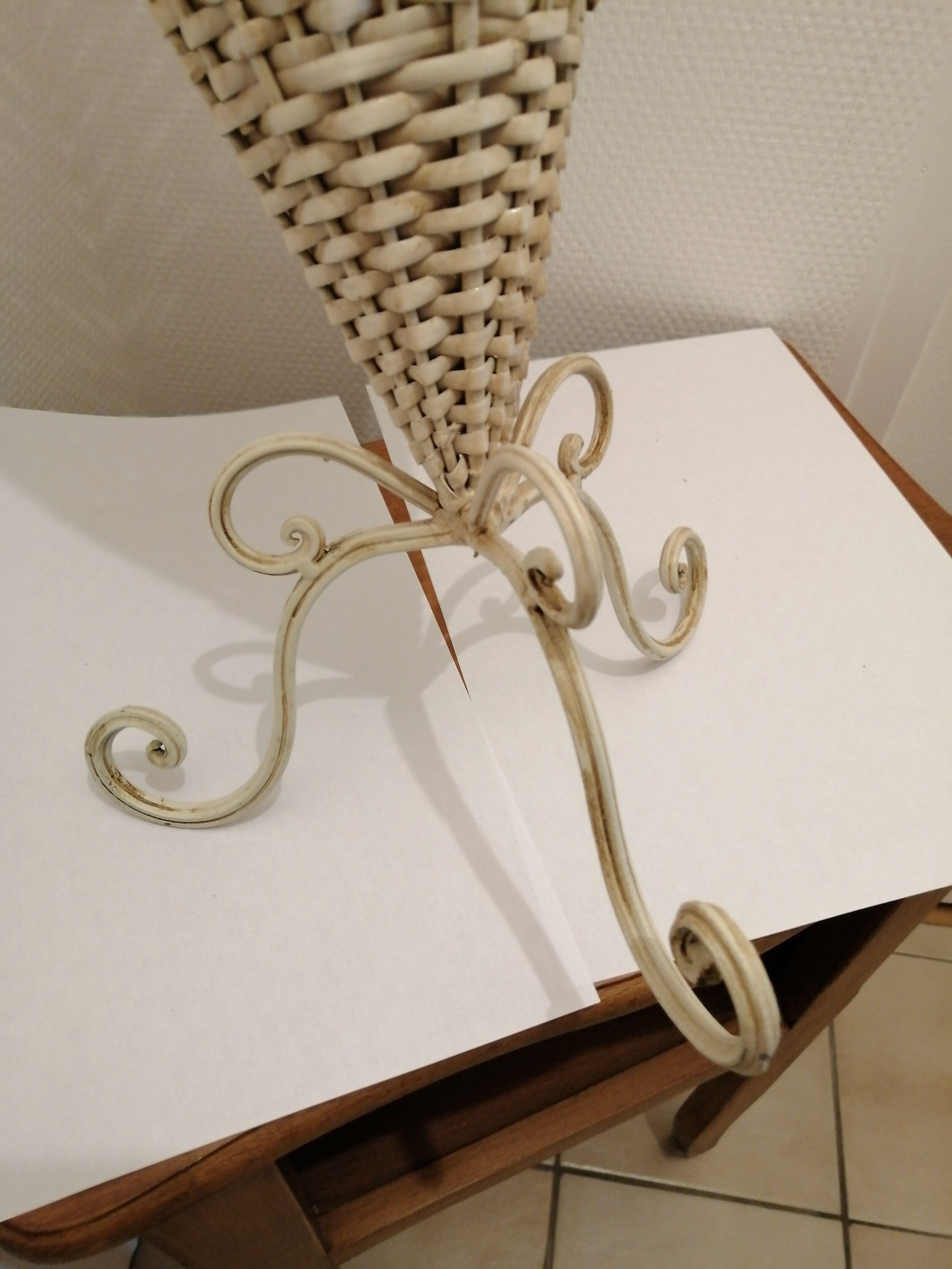 Umbrella holder in metal and wicker decor floral