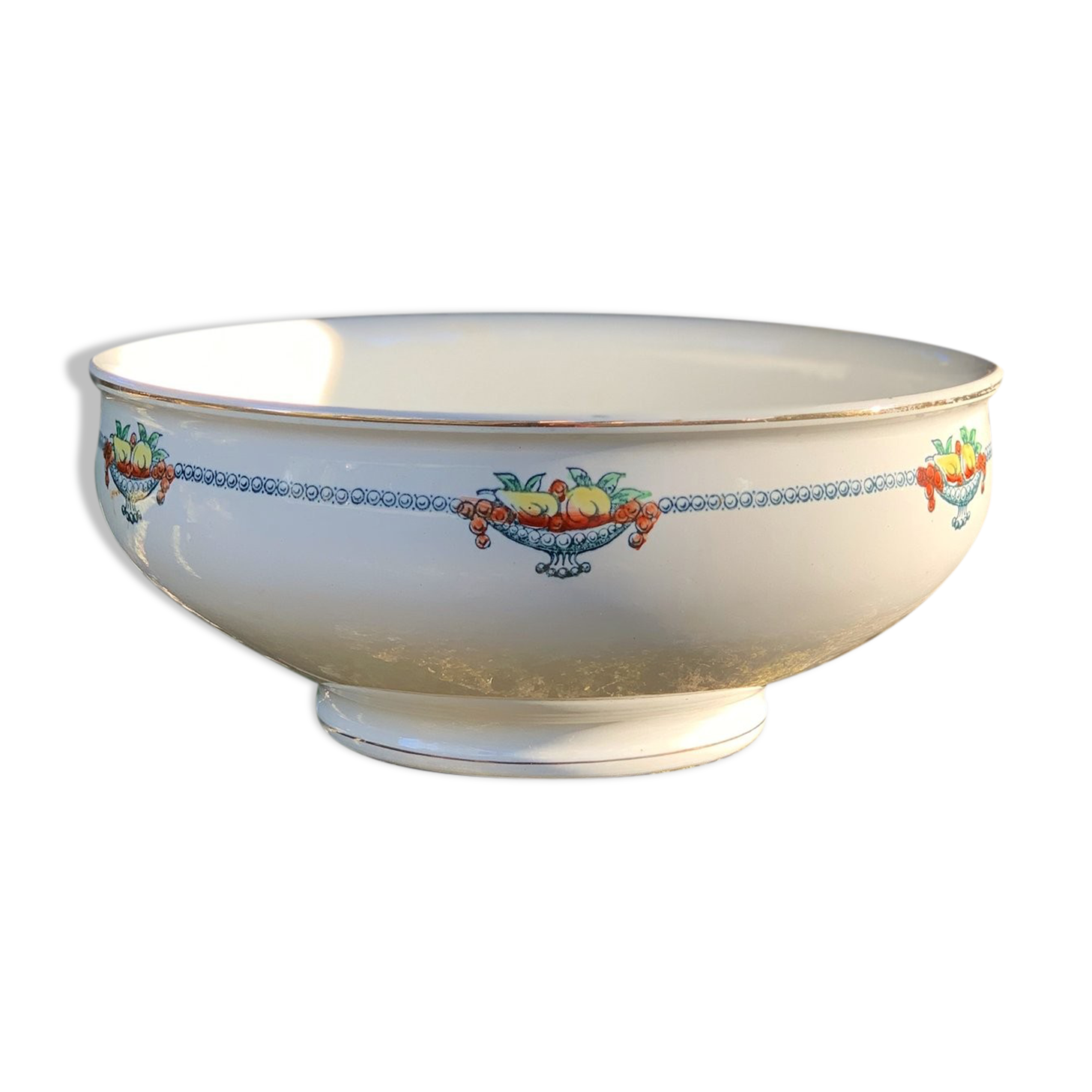St Amand earthenware cup
