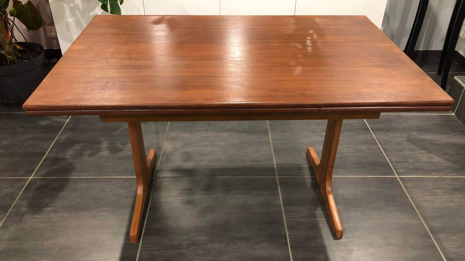 Scandinavian teak extendable table in the 1970s