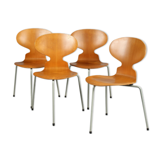 4 chaises Ant d'Arne Jacobsen