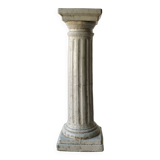 White column in glazed earth