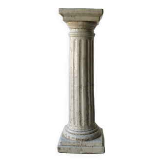 White column in glazed earth